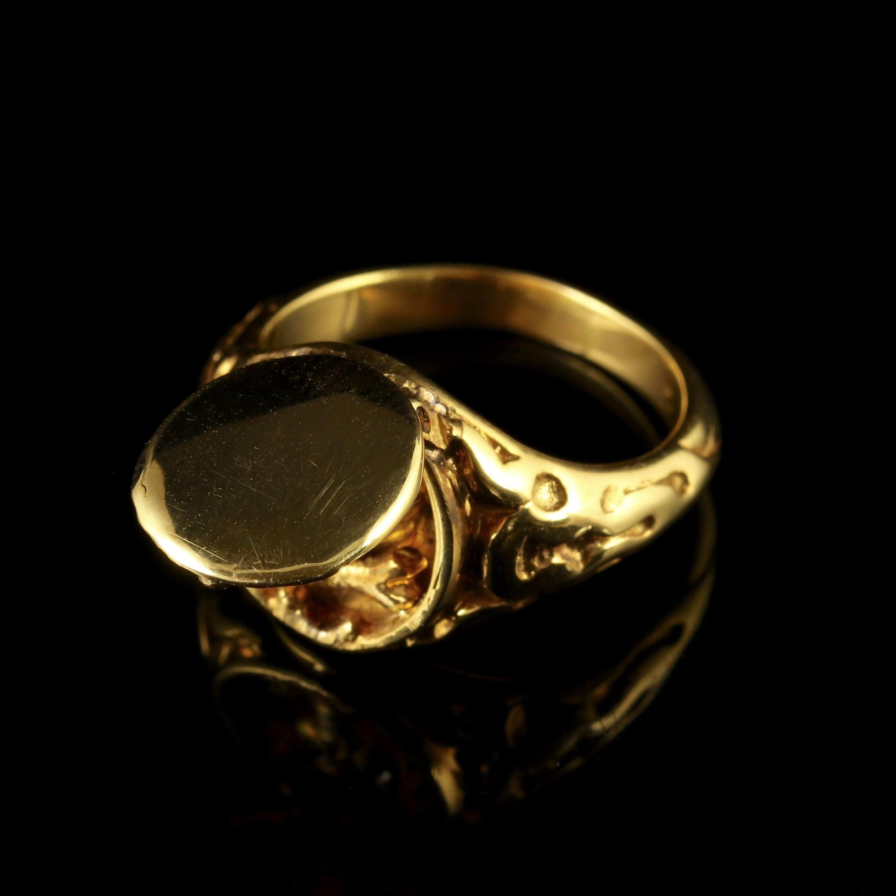 Memento Mori Skull Diamond Locket Ring 18 Carat Gold Skull Crossbones 3