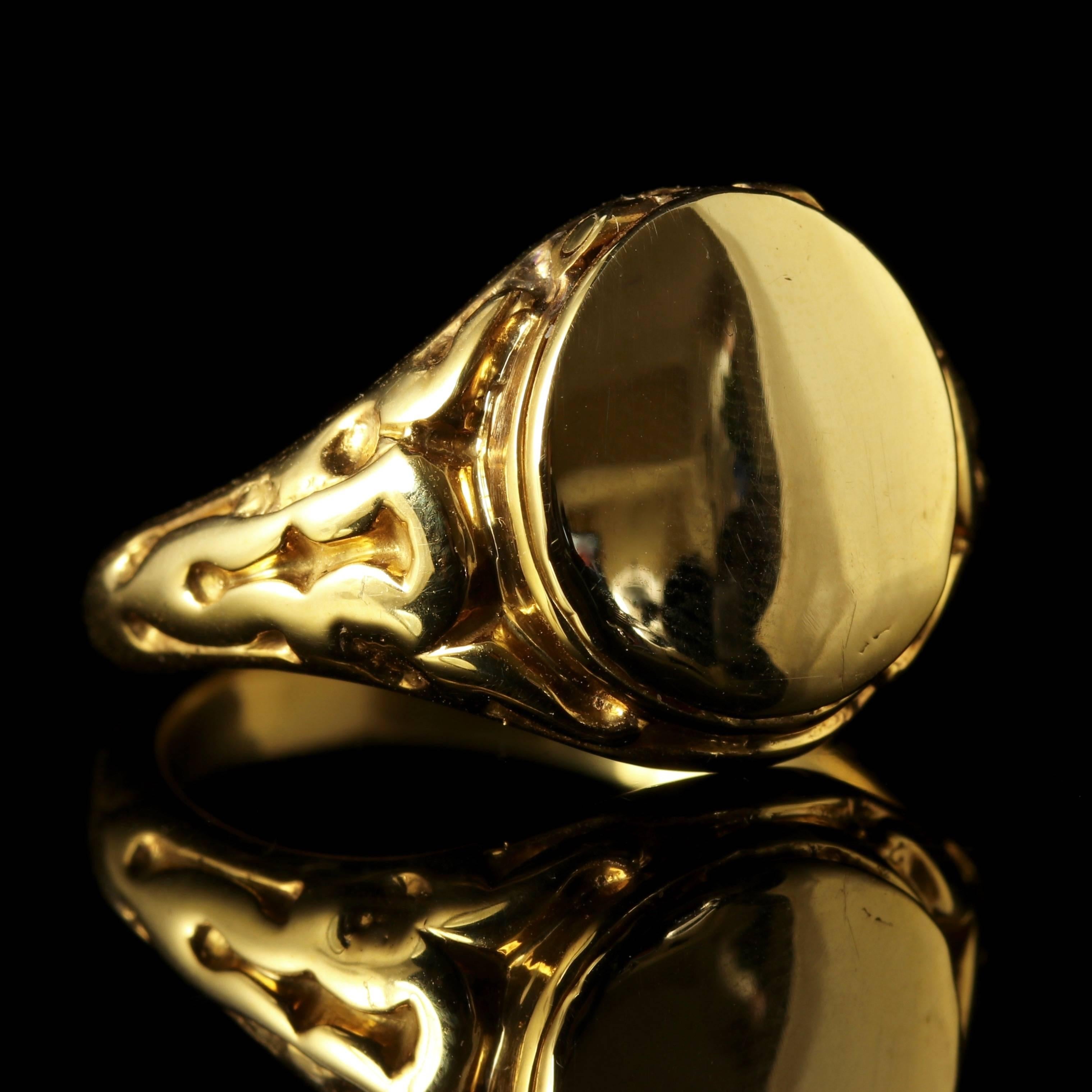 Memento Mori Skull Diamond Locket Ring 18 Carat Gold Skull Crossbones 2