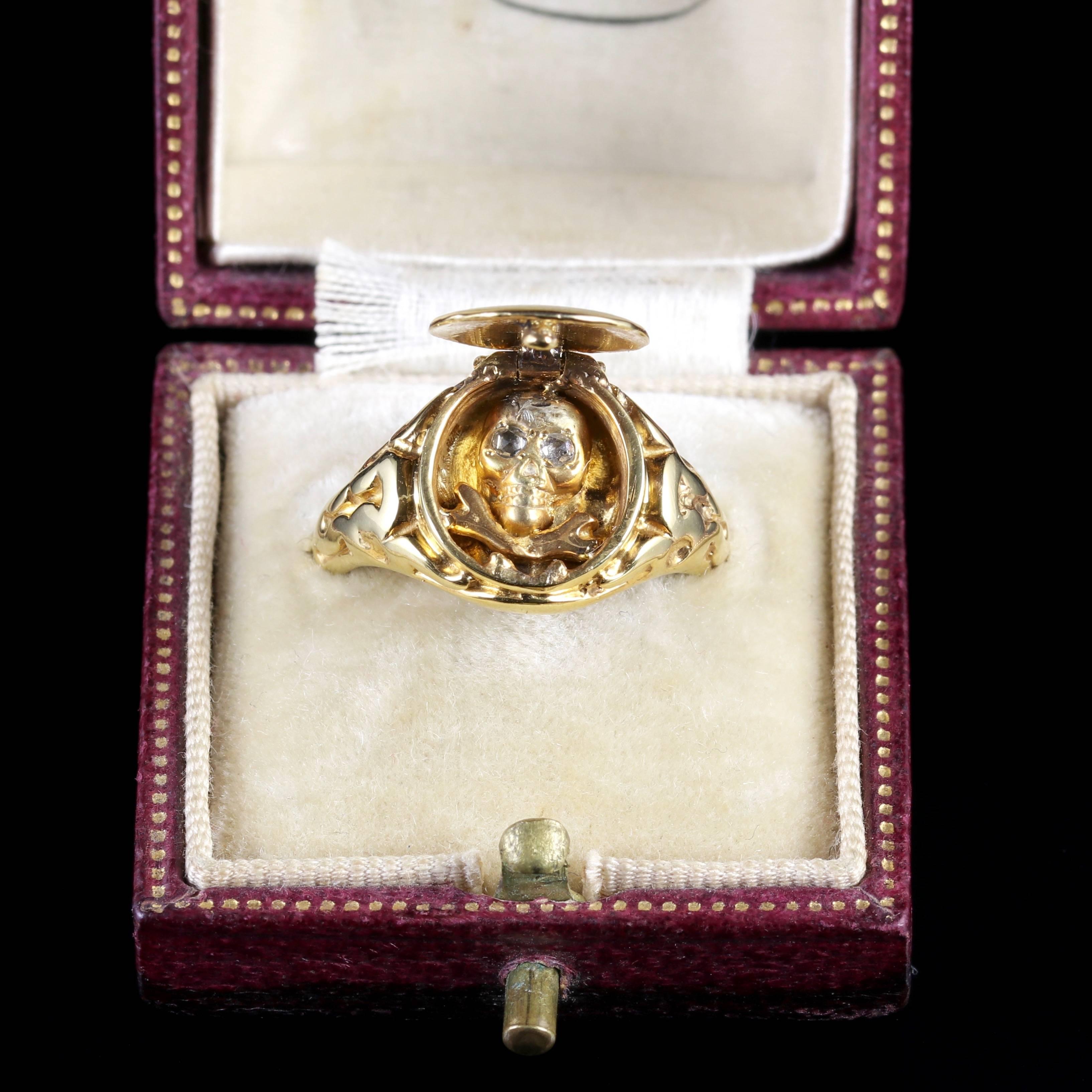 Memento Mori Skull Diamond Locket Ring 18 Carat Gold Skull Crossbones 4