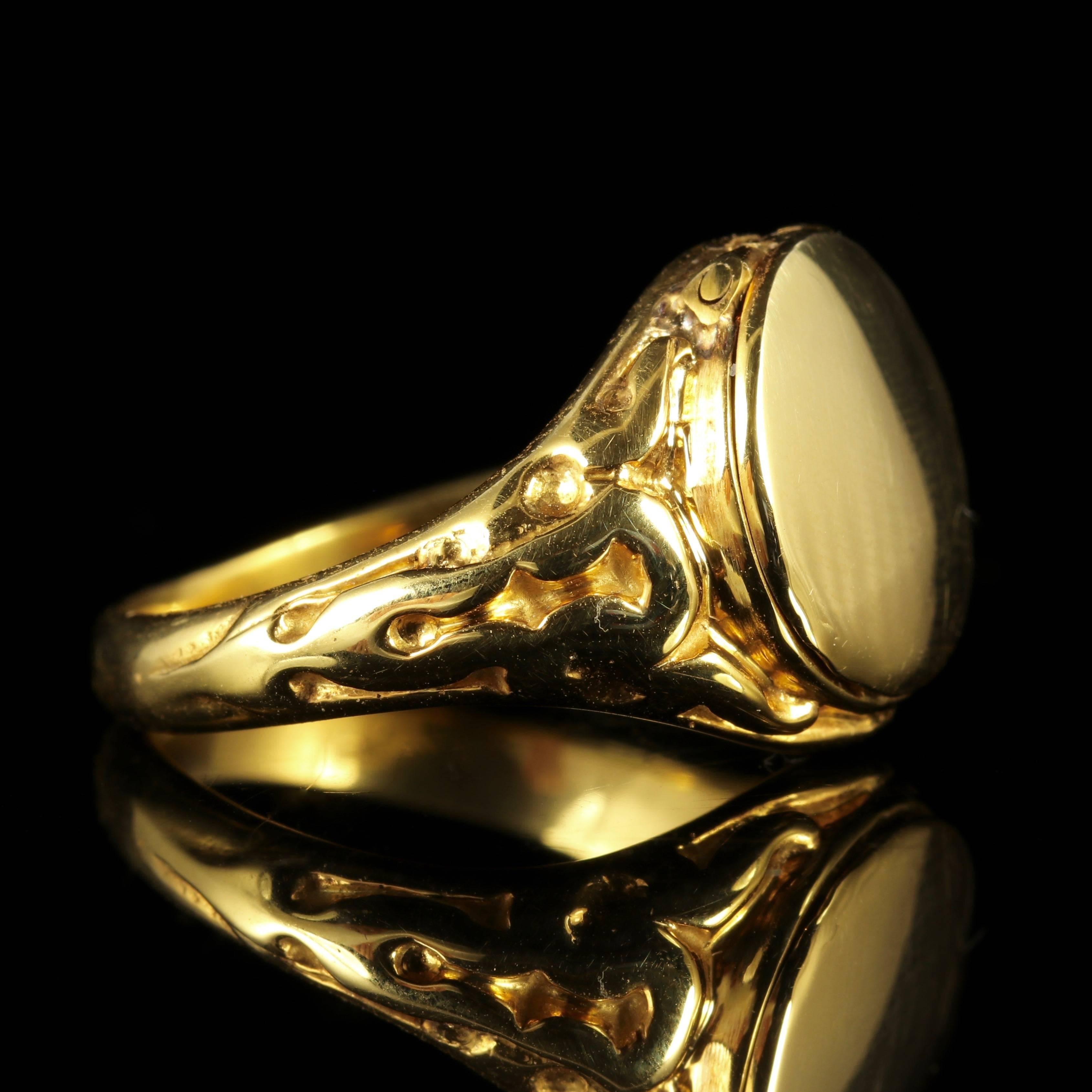 Memento Mori Skull Diamond Locket Ring 18 Carat Gold Skull Crossbones 1