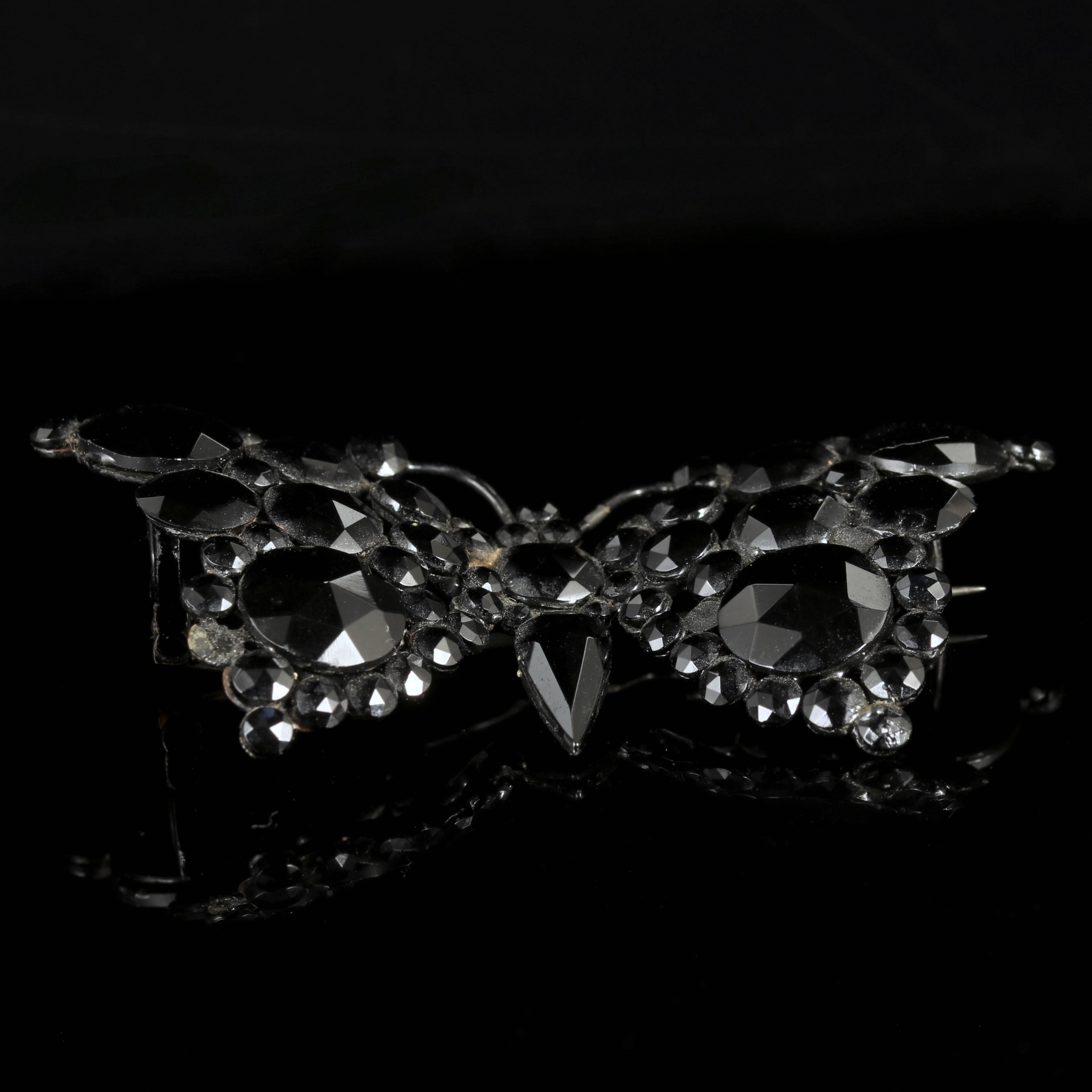 Antique Victorian French Jet Butterfly Brooch In Excellent Condition For Sale In Lancaster, Lancashire