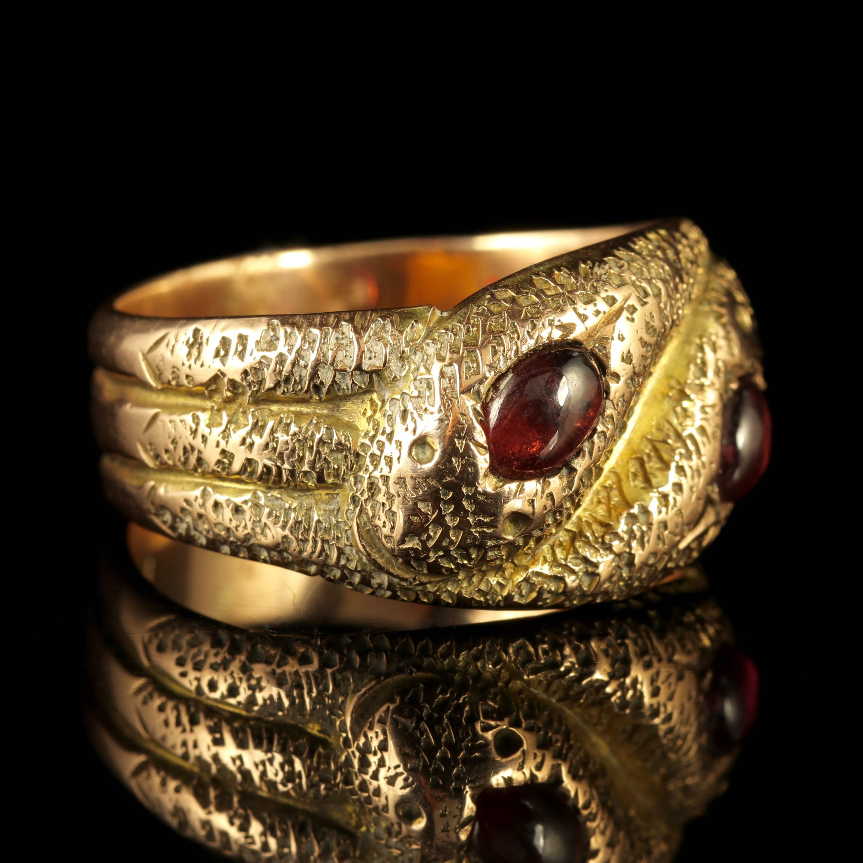 Art Deco Gold Snake Ring Cabochon Garnet, 1920 In Excellent Condition In Lancaster, Lancashire