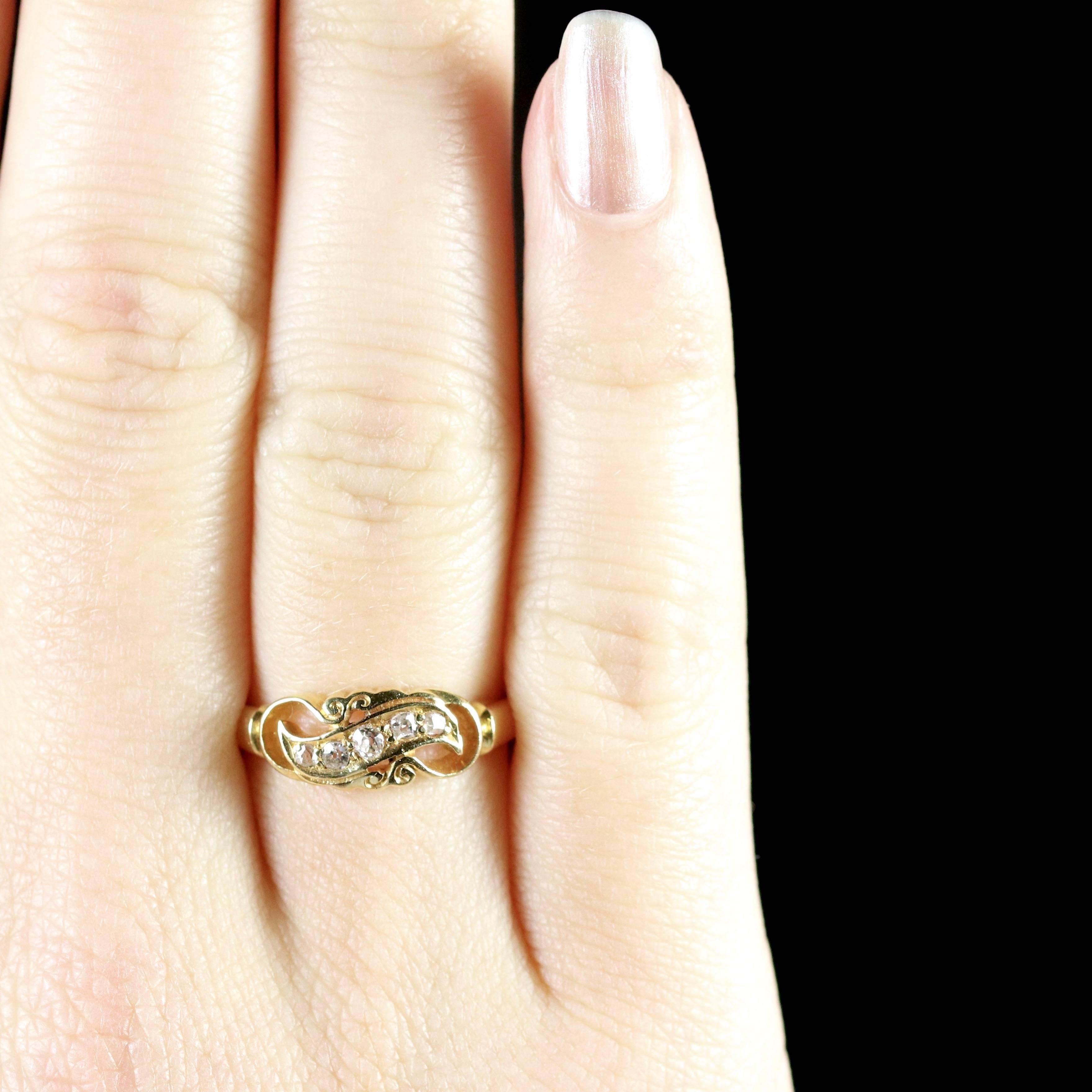 Edwardian Diamond Five-Stone 18 Carat Gold Twist Ring Dated Birmingham, 1907 4