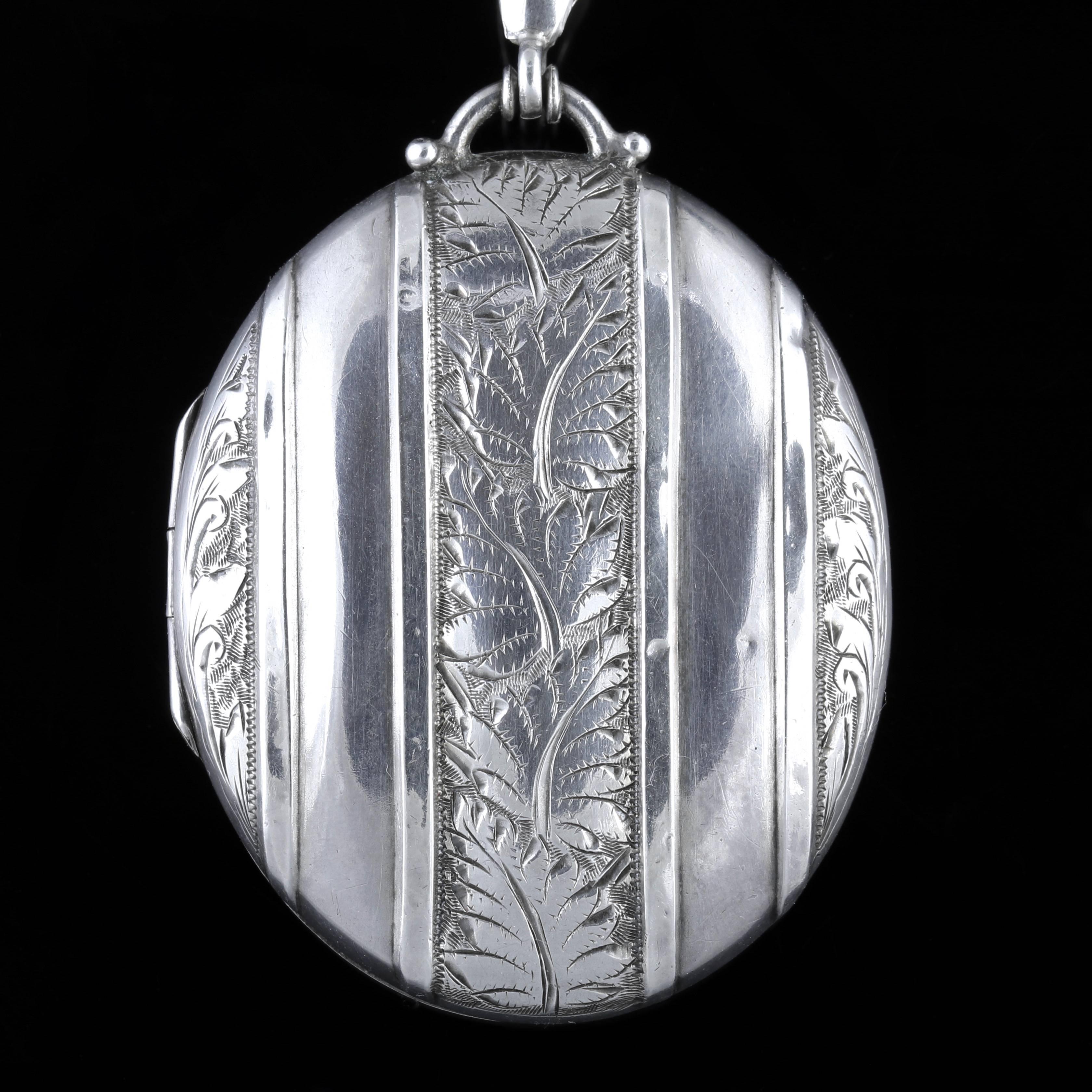 To read more please click continue reading below-

This wonderful Sterling Silver Victorian Collar and Locket is dated Birmingham 1881. 

The beautiful collar has original Silver workmanship that leads to a lovely large Silver engraved locket.

Ivy