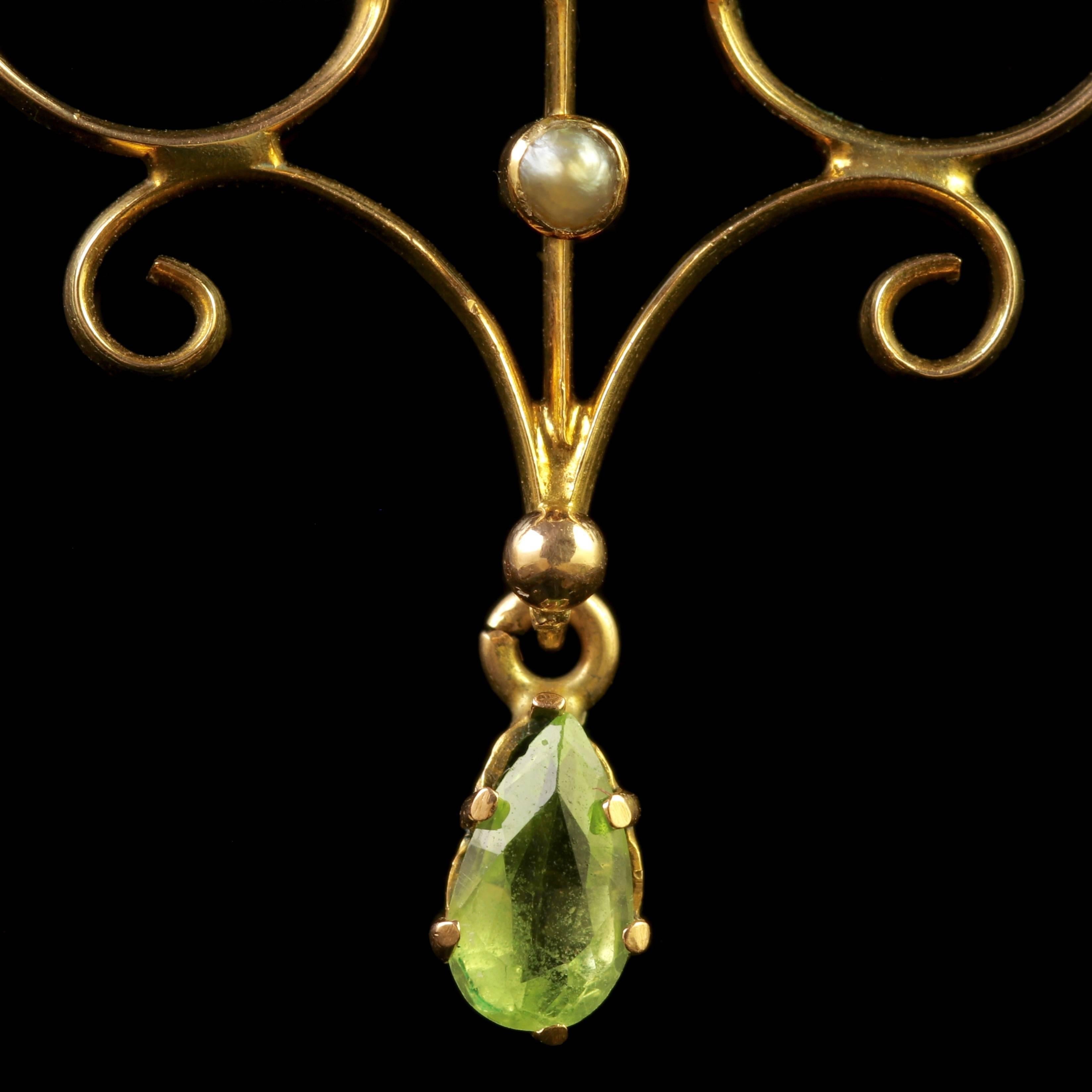 Antique Victorian Peridot Pearl Pendant, circa 1900 In Excellent Condition In Lancaster, Lancashire