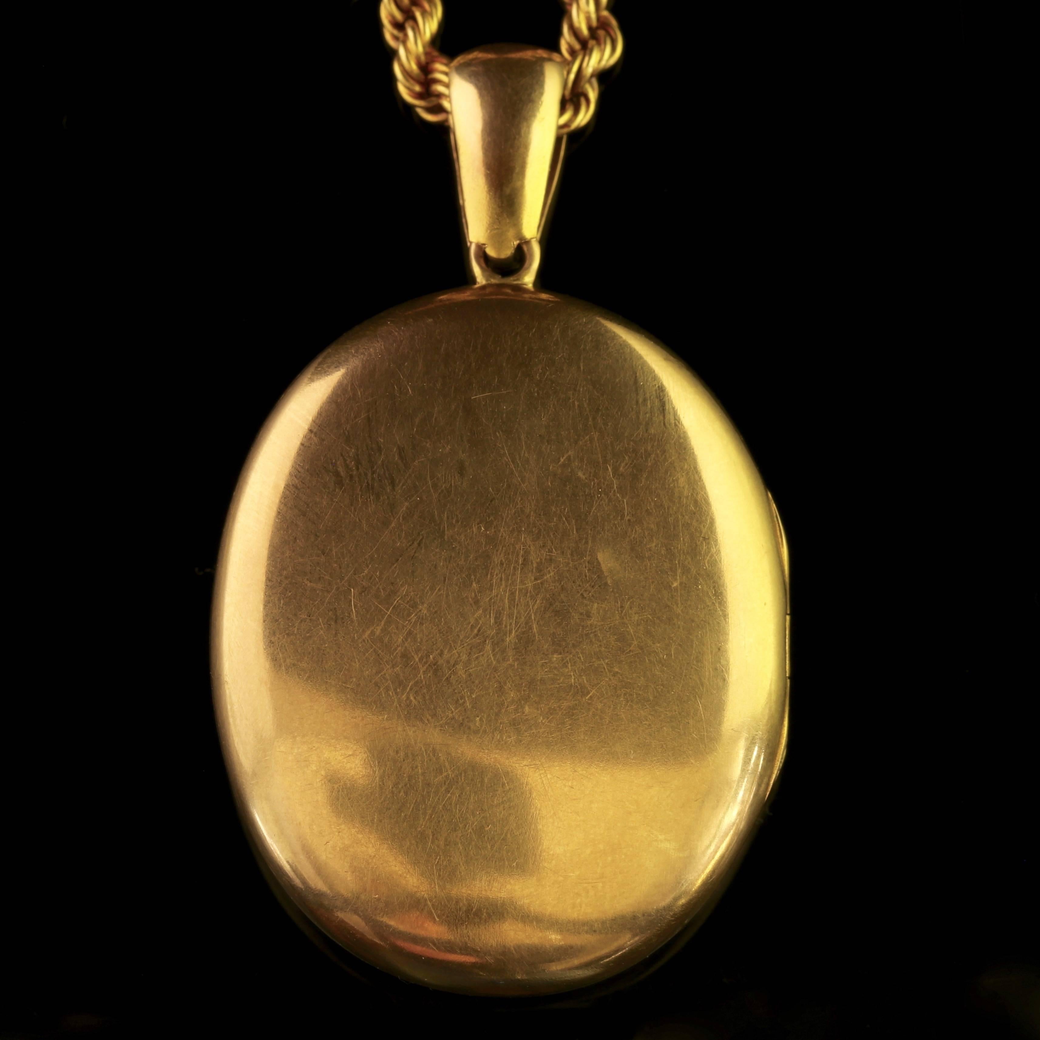 Antique Victorian Diamond Locket and Chain Necklace 18 Carat Gold, circa 1900 In Excellent Condition In Lancaster, Lancashire