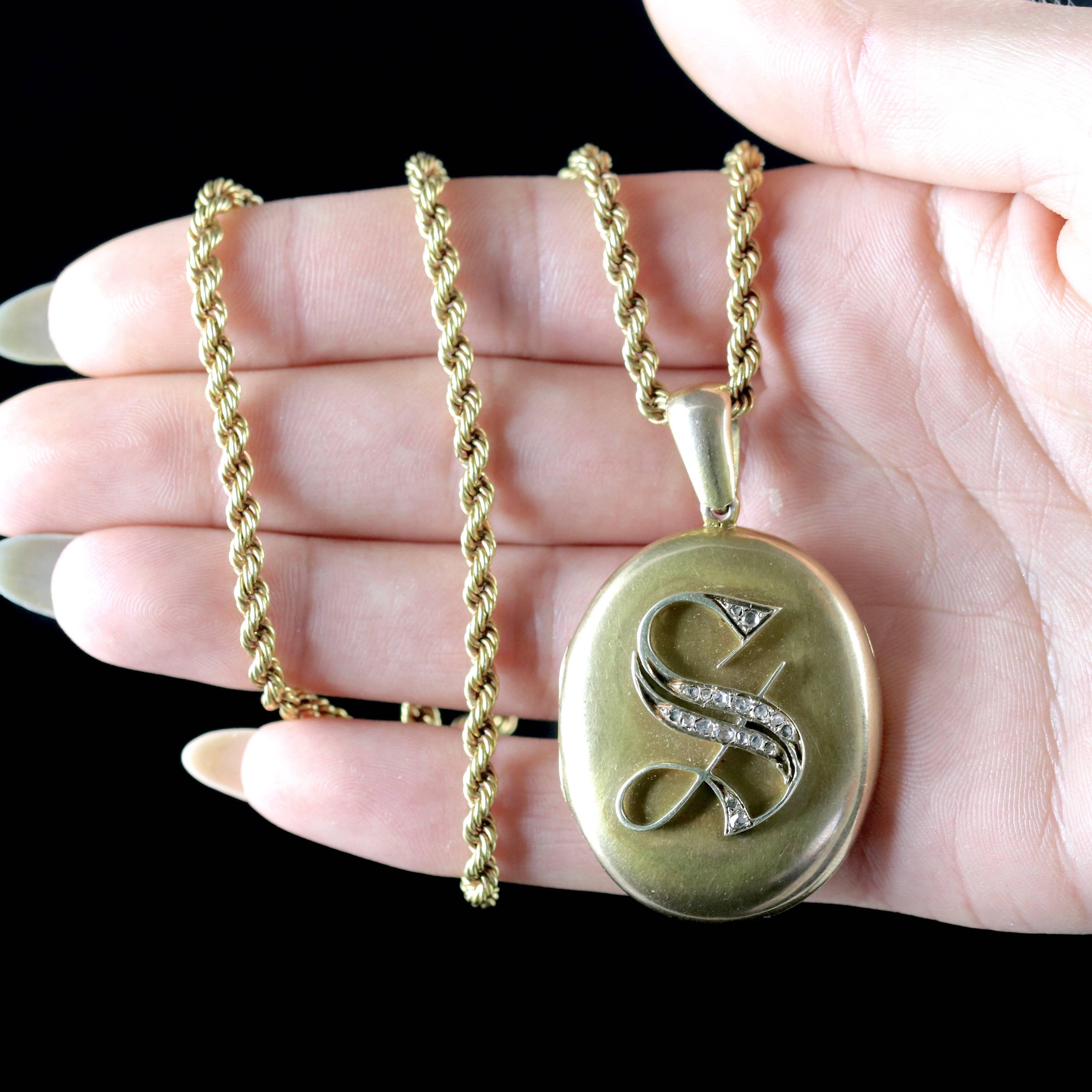 Antique Victorian Diamond Locket and Chain Necklace 18 Carat Gold, circa 1900 5