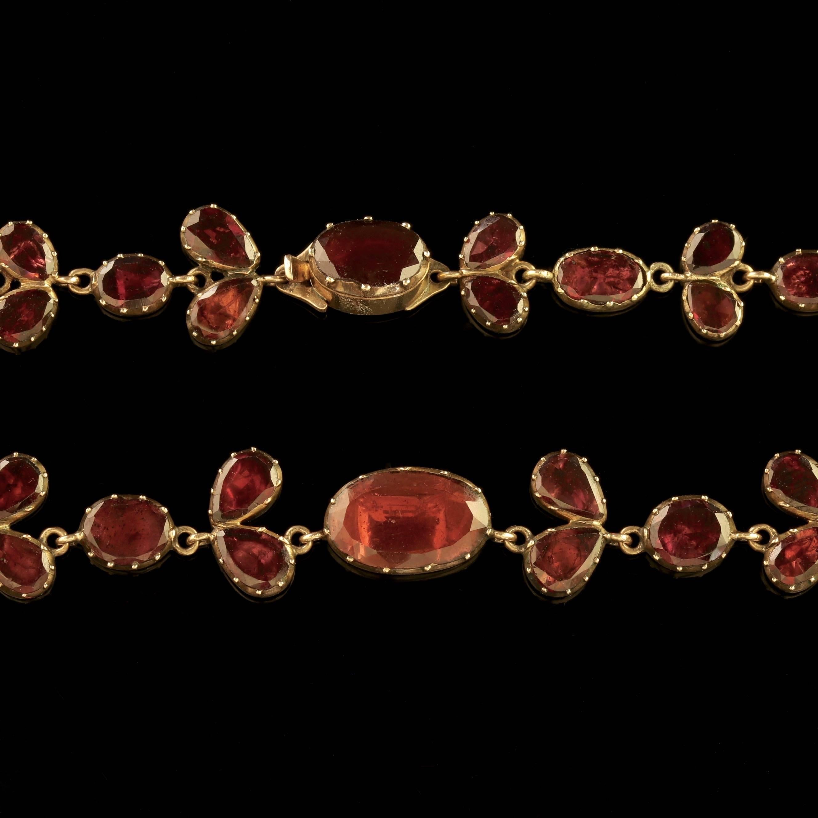 Antique Georgian 18 Carat Gold Flat Cut Garnet Riviere Necklace, circa 1790 1