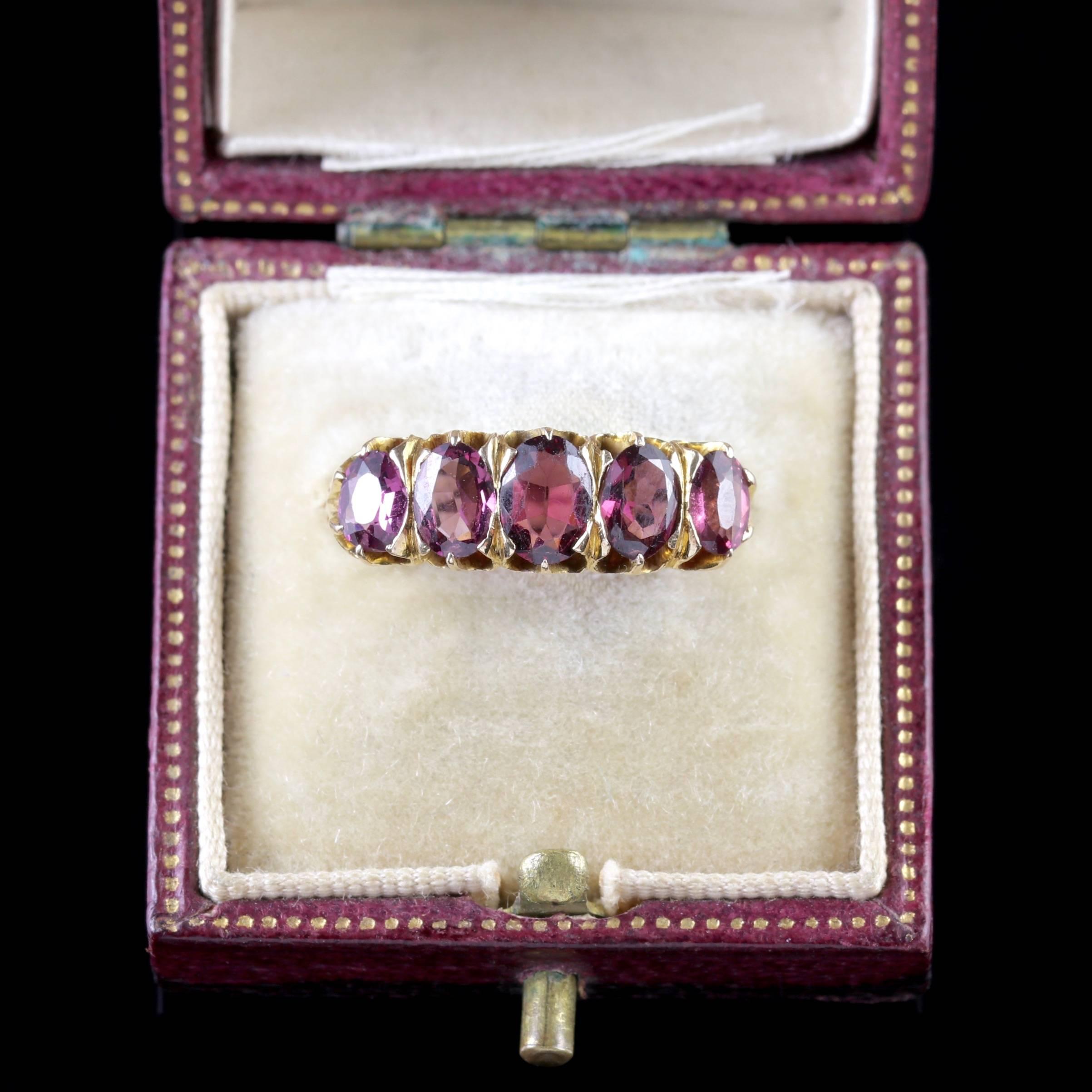 Antique Victorian Five-Stone Almandine Garnet Ring 18 Carat Gold In Excellent Condition In Lancaster, Lancashire