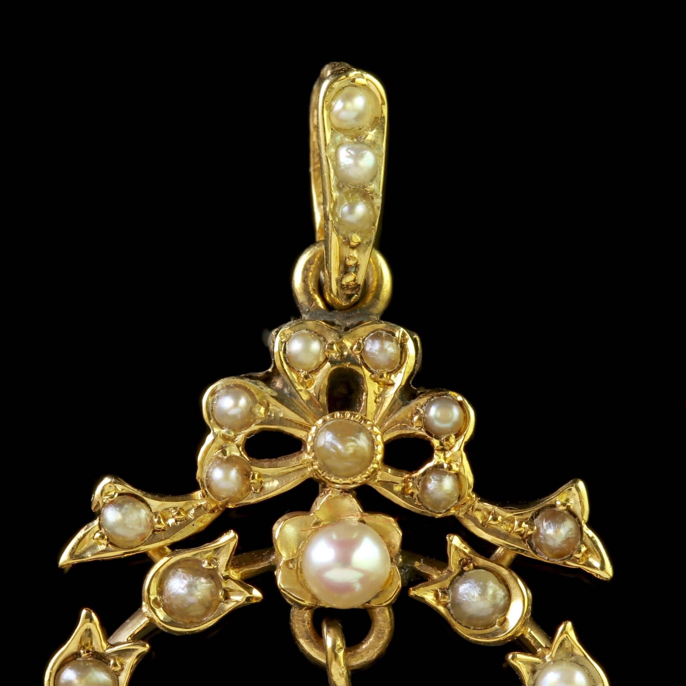 Antique Edwardian Peridot Pearl Pendant 18 Carat Gold In Excellent Condition For Sale In Lancaster, Lancashire