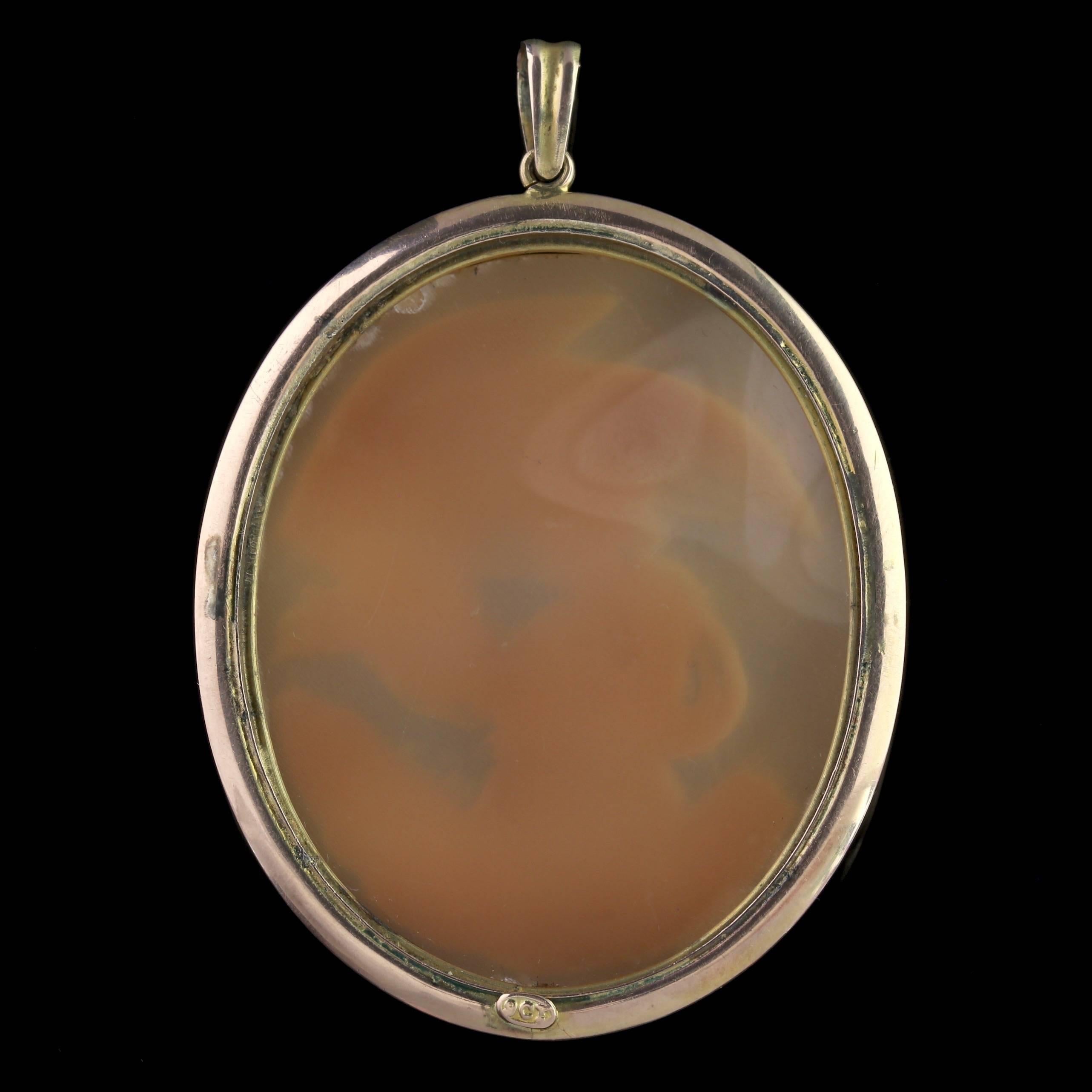 Antique Victorian 9 Carat Gold Hand-Carved Cameo Pendant In Excellent Condition For Sale In Lancaster, Lancashire