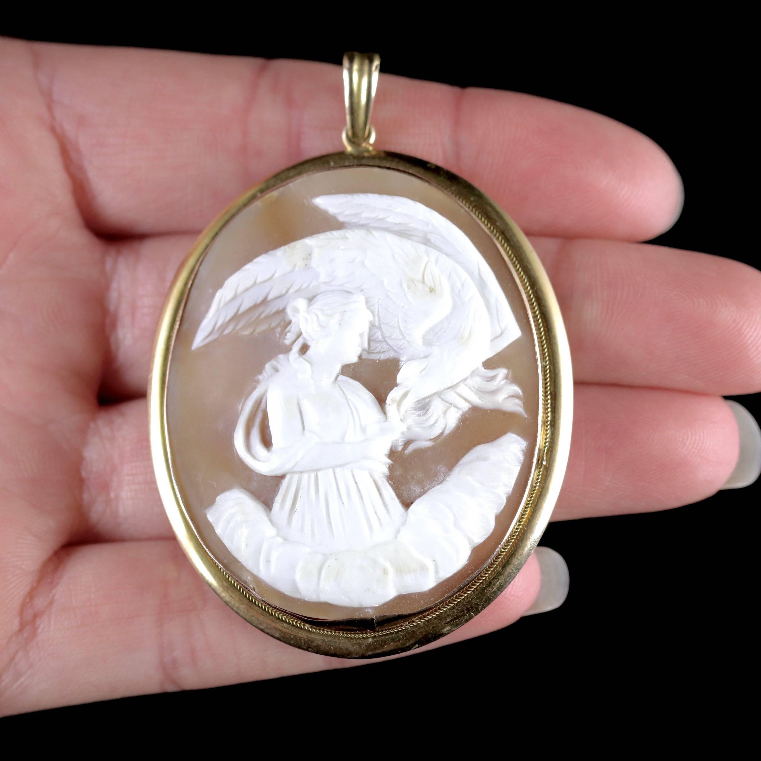 Antique Victorian 9 Carat Gold Hand-Carved Cameo Pendant For Sale 2