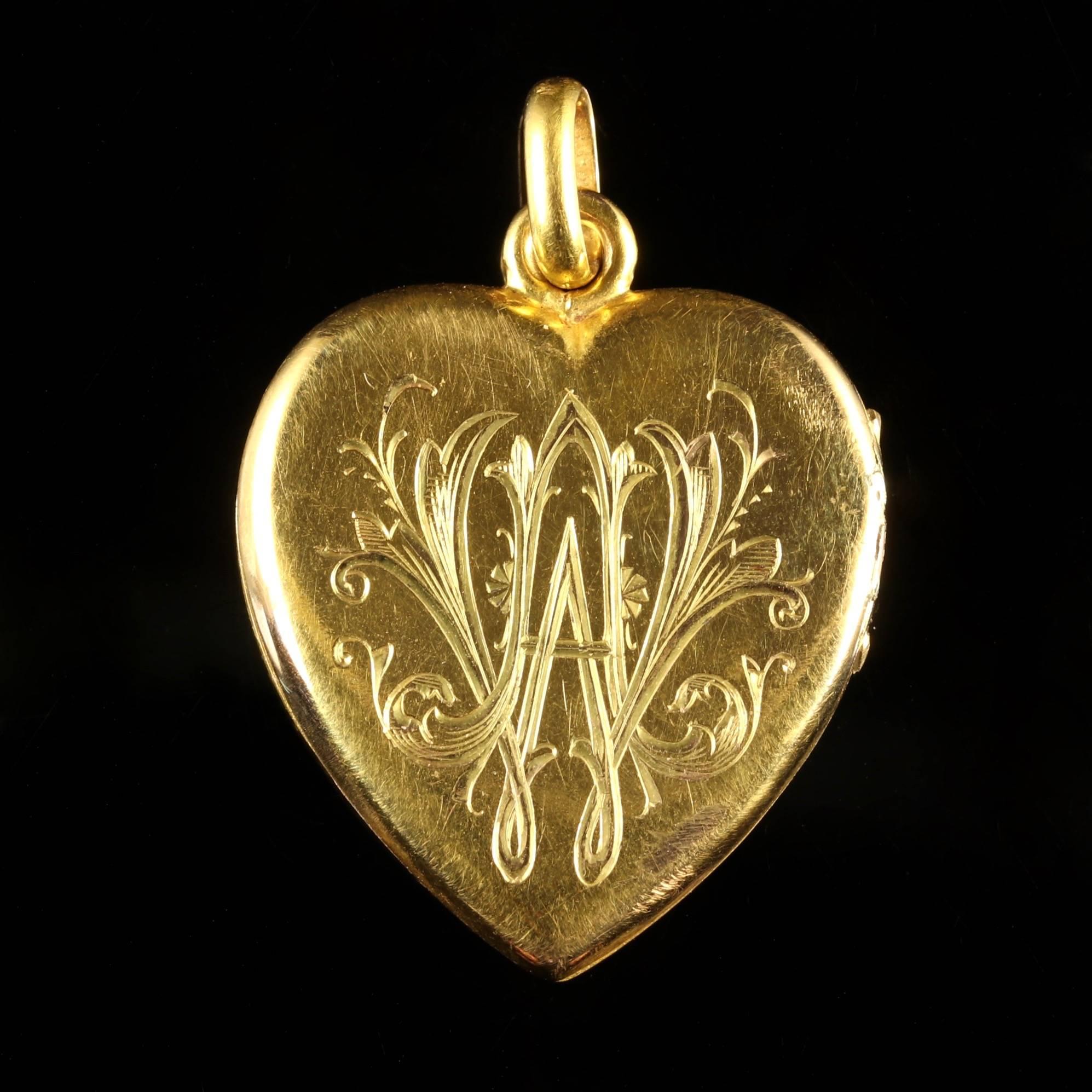 Antique Georgian Diamond Ruby Enamel 18ct Gold Heart Locket Pendant, circa 1830 2