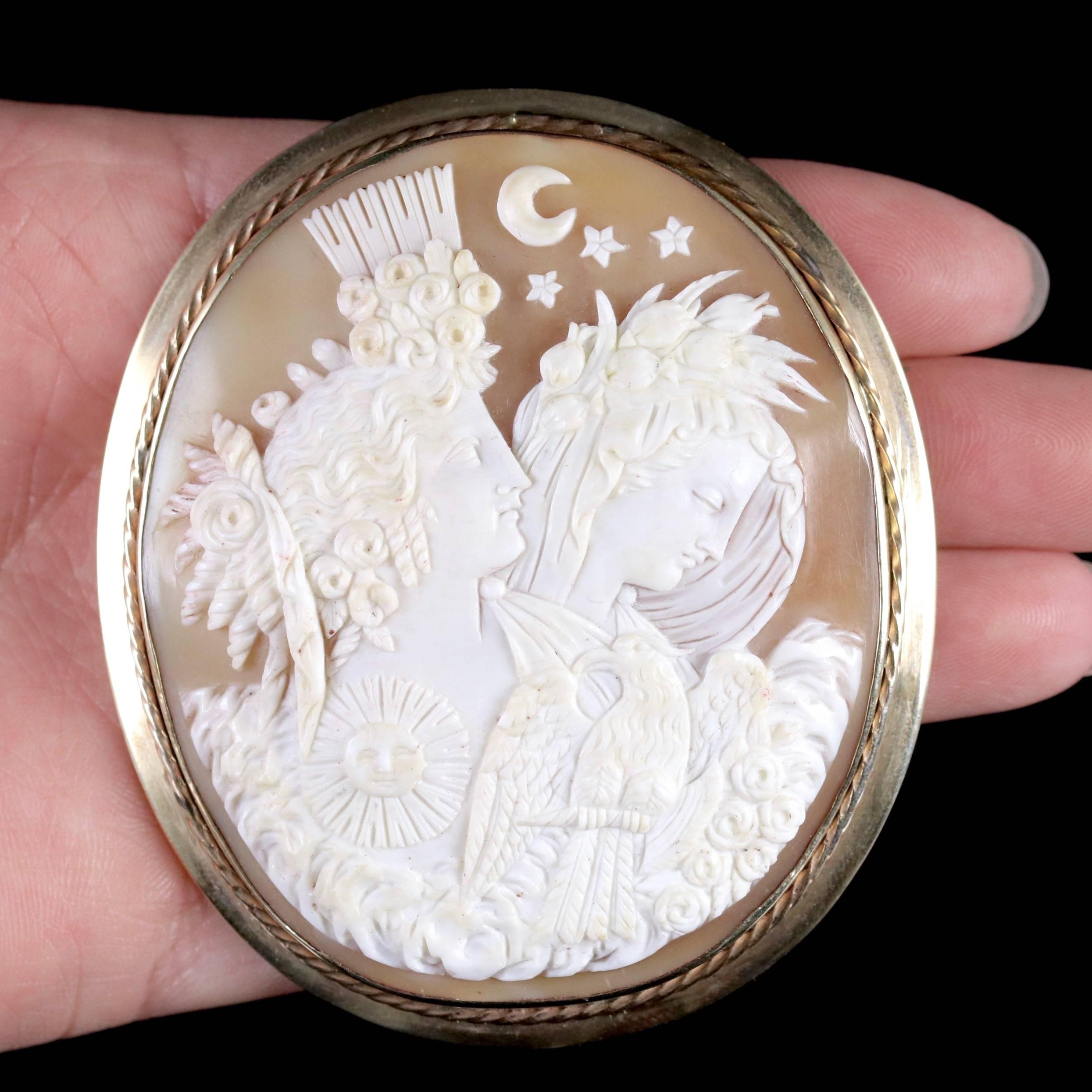 Antique Victorian Large 15 Carat Gold Night and Day Cameo Brooch, circa 1860 5
