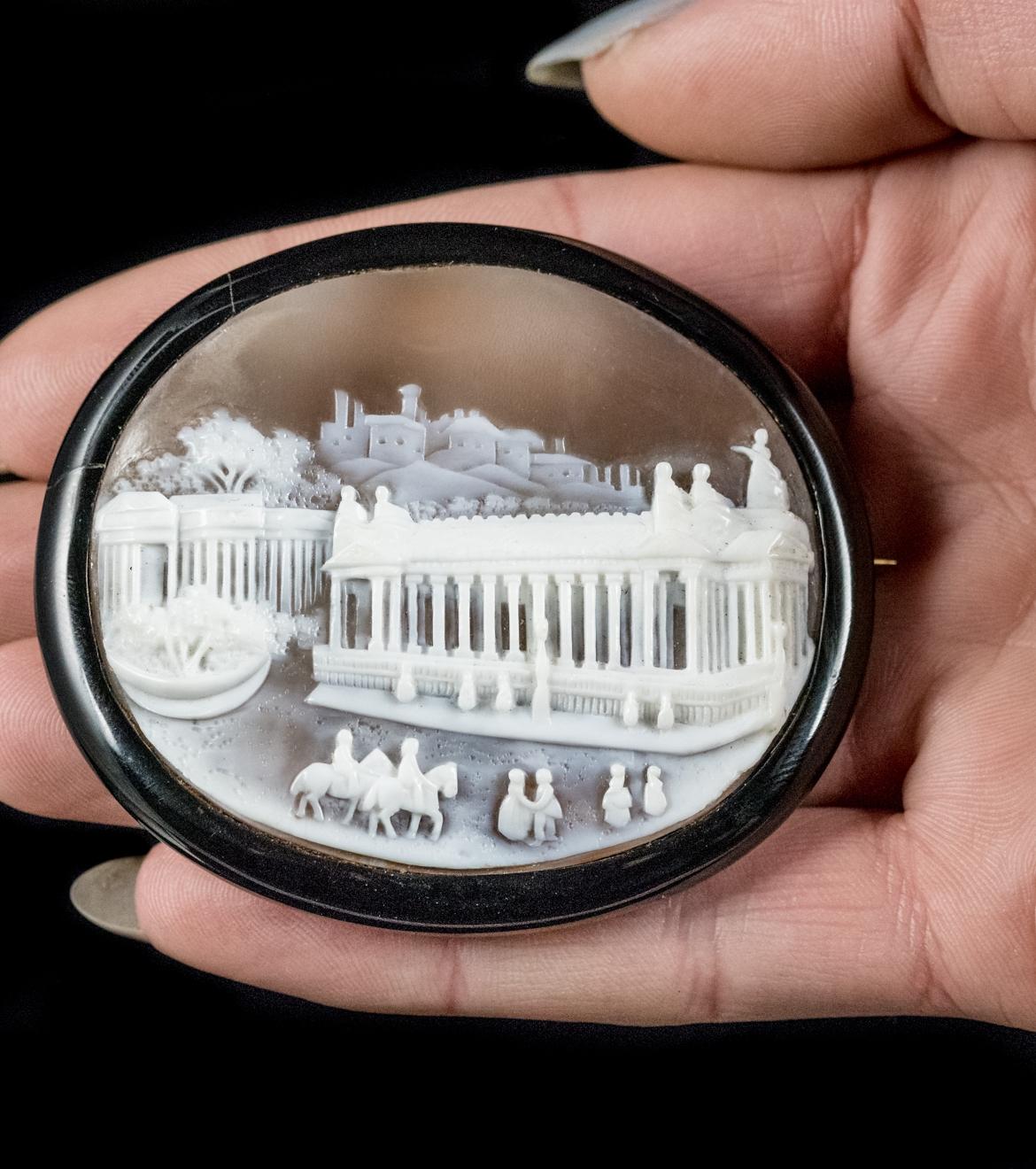 Antique Victorian Whitby Jet Edinburgh Cameo Brooch, circa 1860 In Excellent Condition In Lancaster, Lancashire