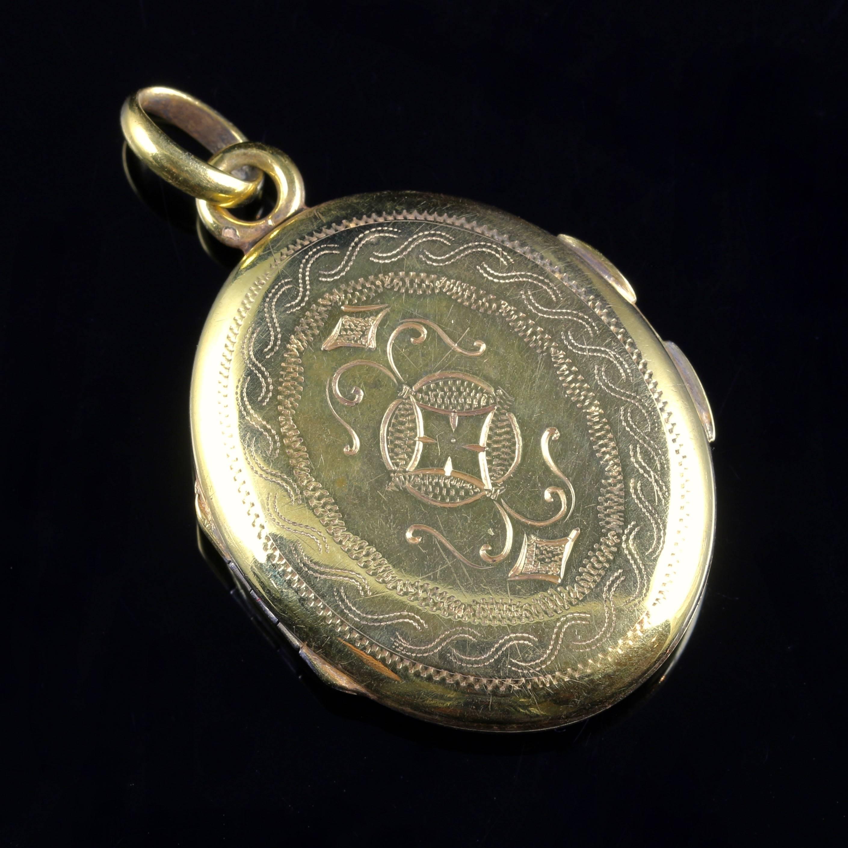 Antique Victorian Scottish Silver Gold Locket circa 1900 In Excellent Condition In Lancaster, Lancashire