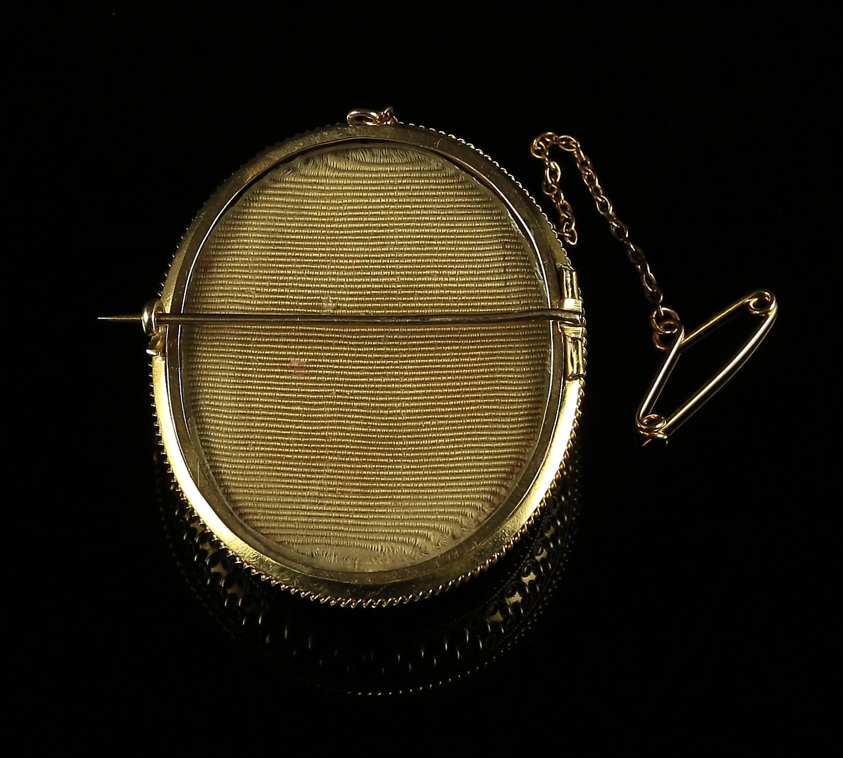 Antique Gold Cameo Brooch with Locket Back circa 1860 1