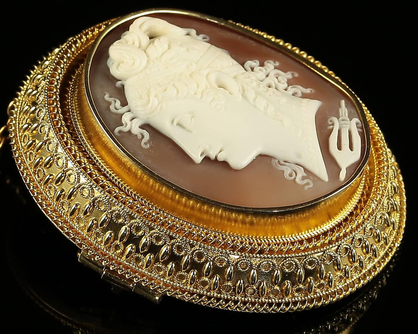 Antique Gold Cameo Brooch with Locket Back circa 1860 In Excellent Condition In Lancaster, Lancashire