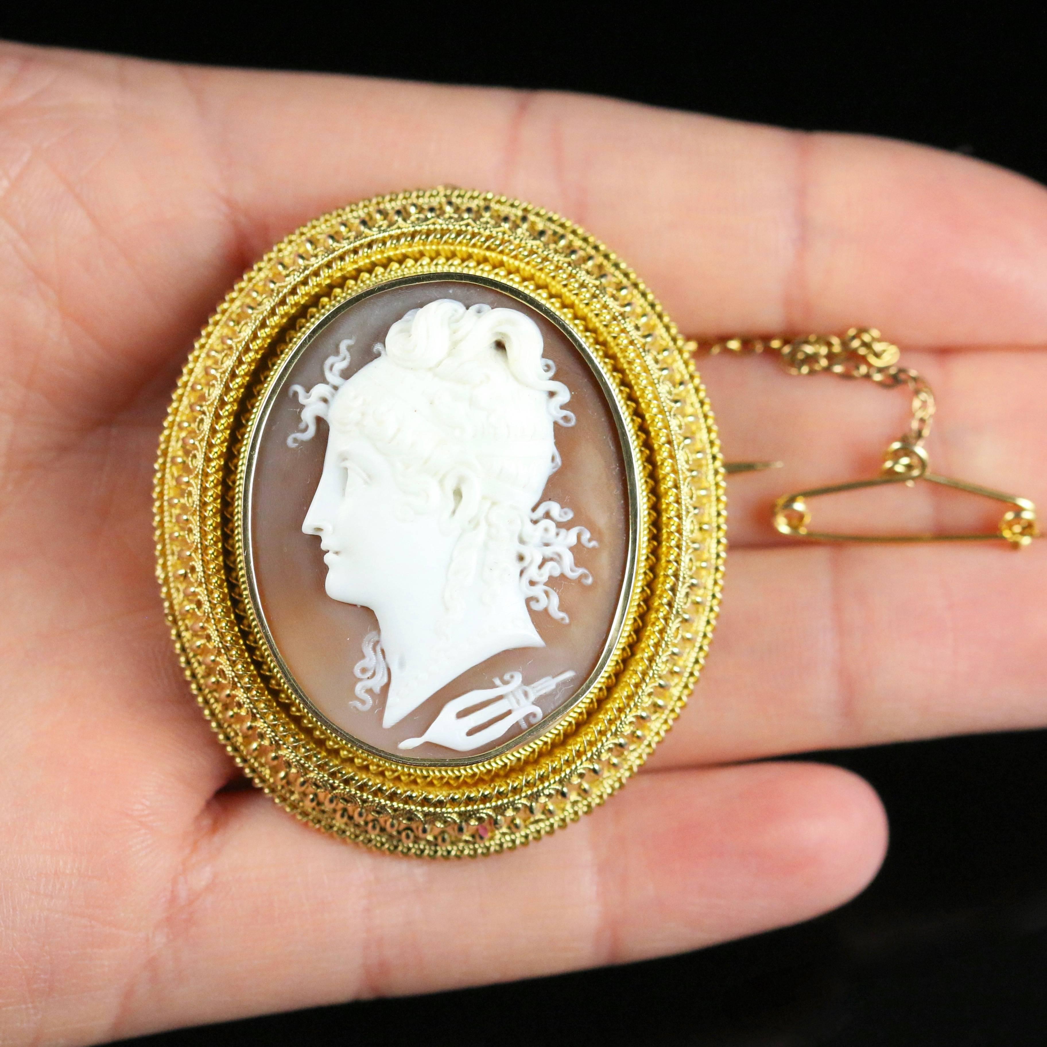 Antique Gold Cameo Brooch with Locket Back circa 1860 2