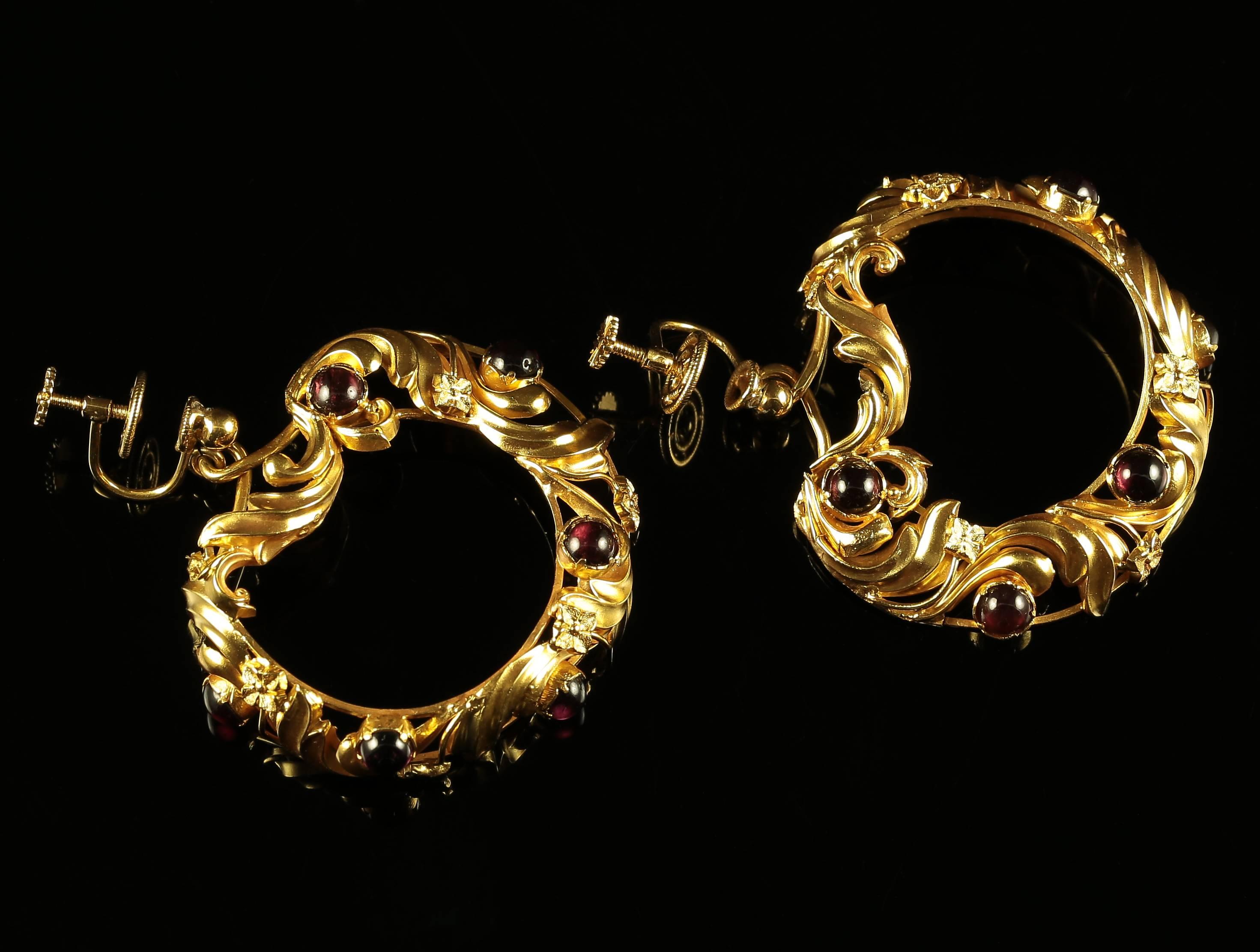Victorian Garnet Gold Large Screw Fitting Earrings circa 1880 In Excellent Condition In Lancaster, Lancashire