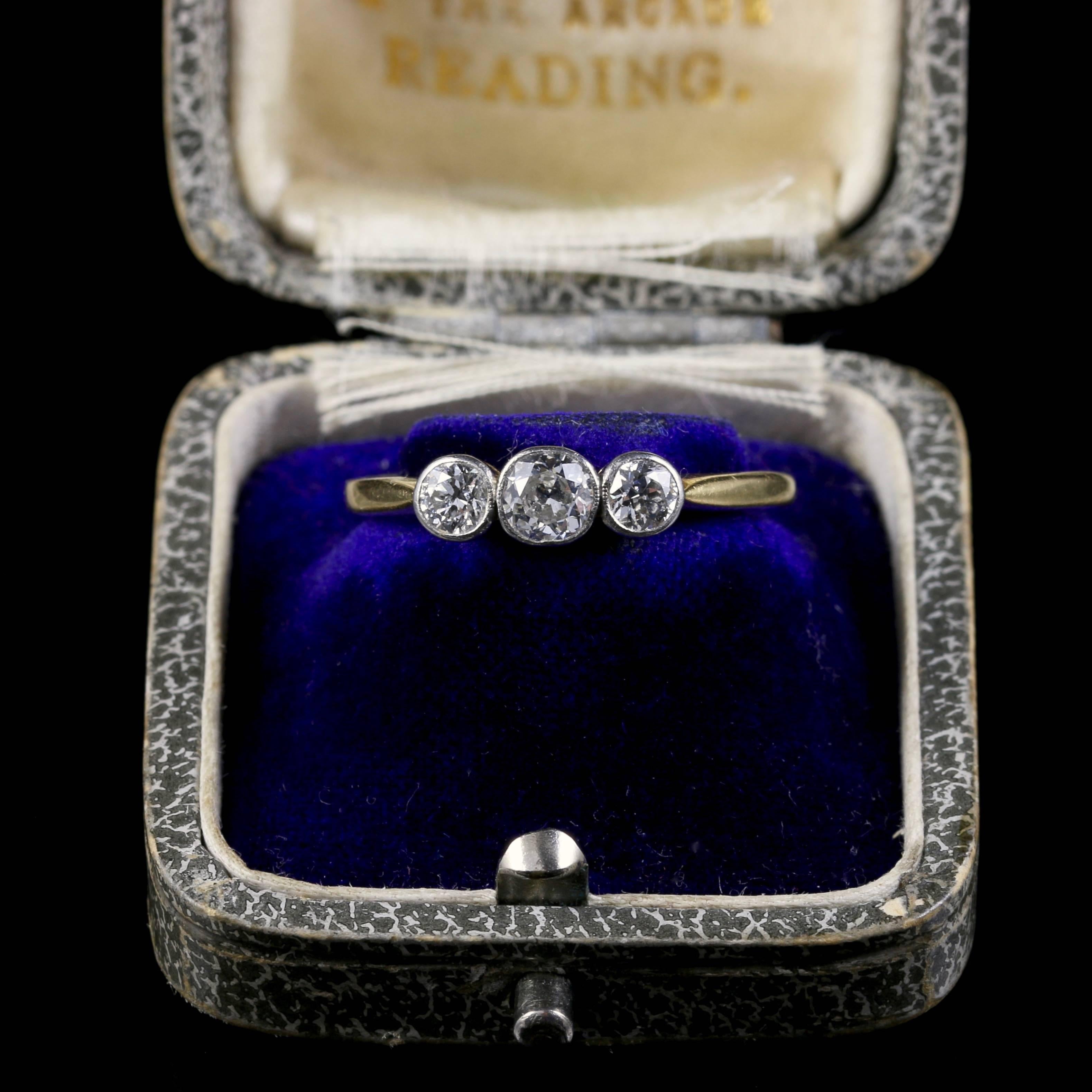 Antique Edwardian Three Stone Diamond Yellow Gold Platinum Ring, circa 1910 2