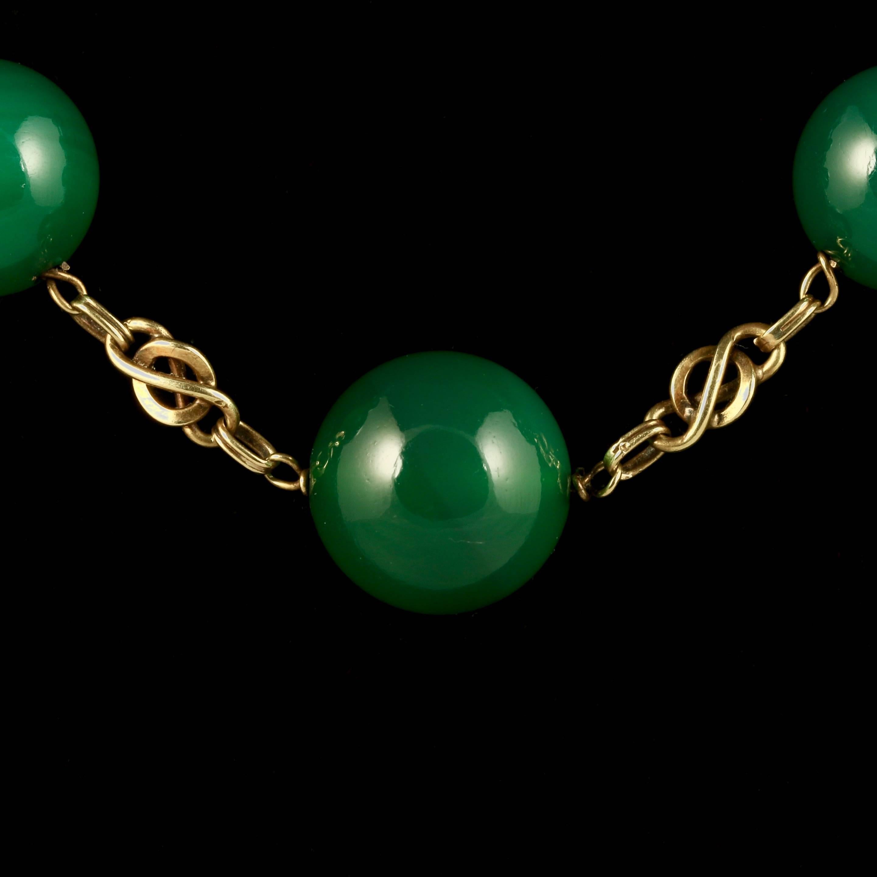 This genuine Victorian French 18ct yellow gold necklace is Circa 1880.

Stamped with French hallmarks on the fancy gold chain, beautiful all round French workmanship.

Typically French in its design and workmanship

Thirteen natural green quartz