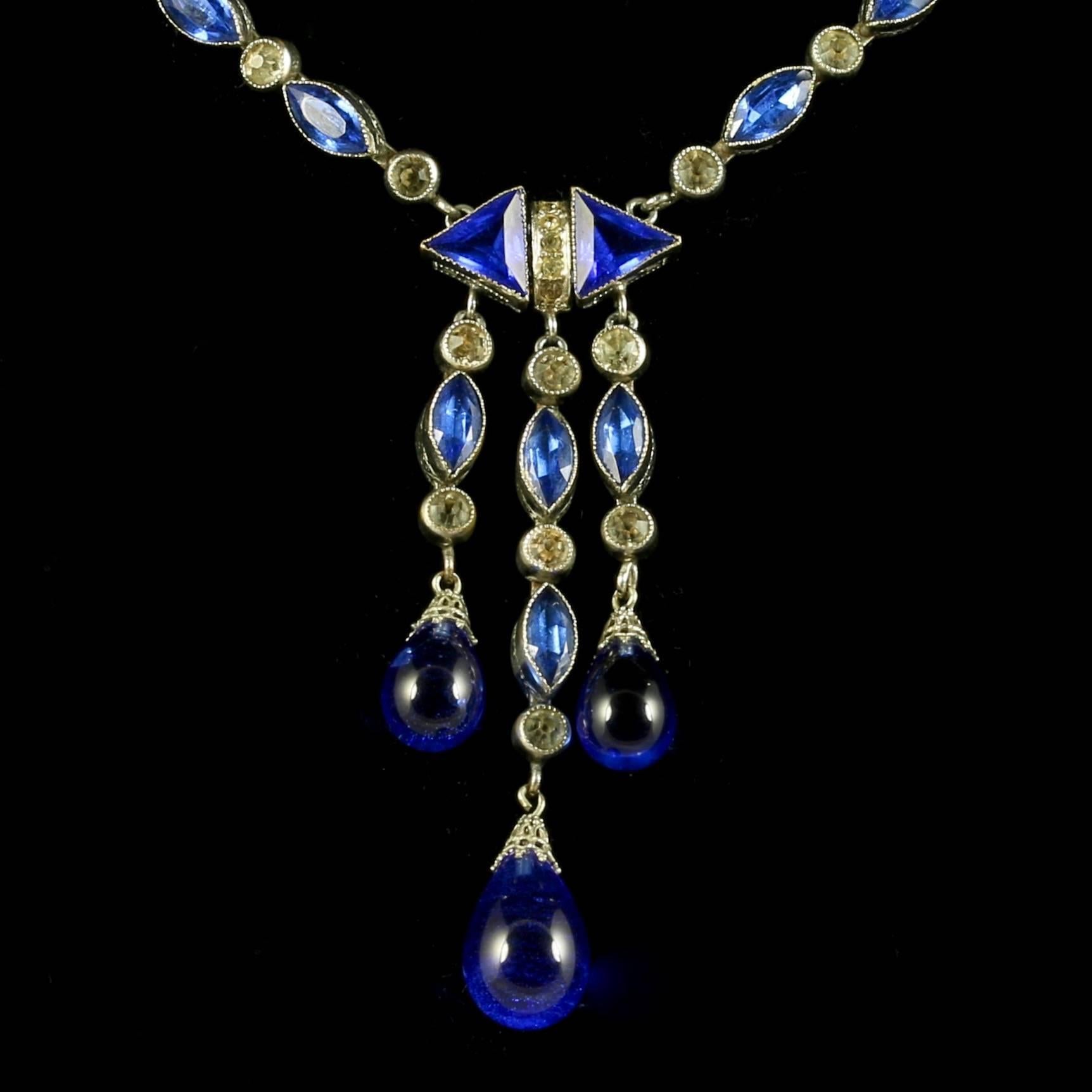 This fabulous 1920's  Art Deco necklace is set with fabulous blue and white old cut Paste stones.

Circa 1920, set in base metal.

The blue and white stones are set in a lovely engraved gallery which leads to a central Art Deco section.

The central