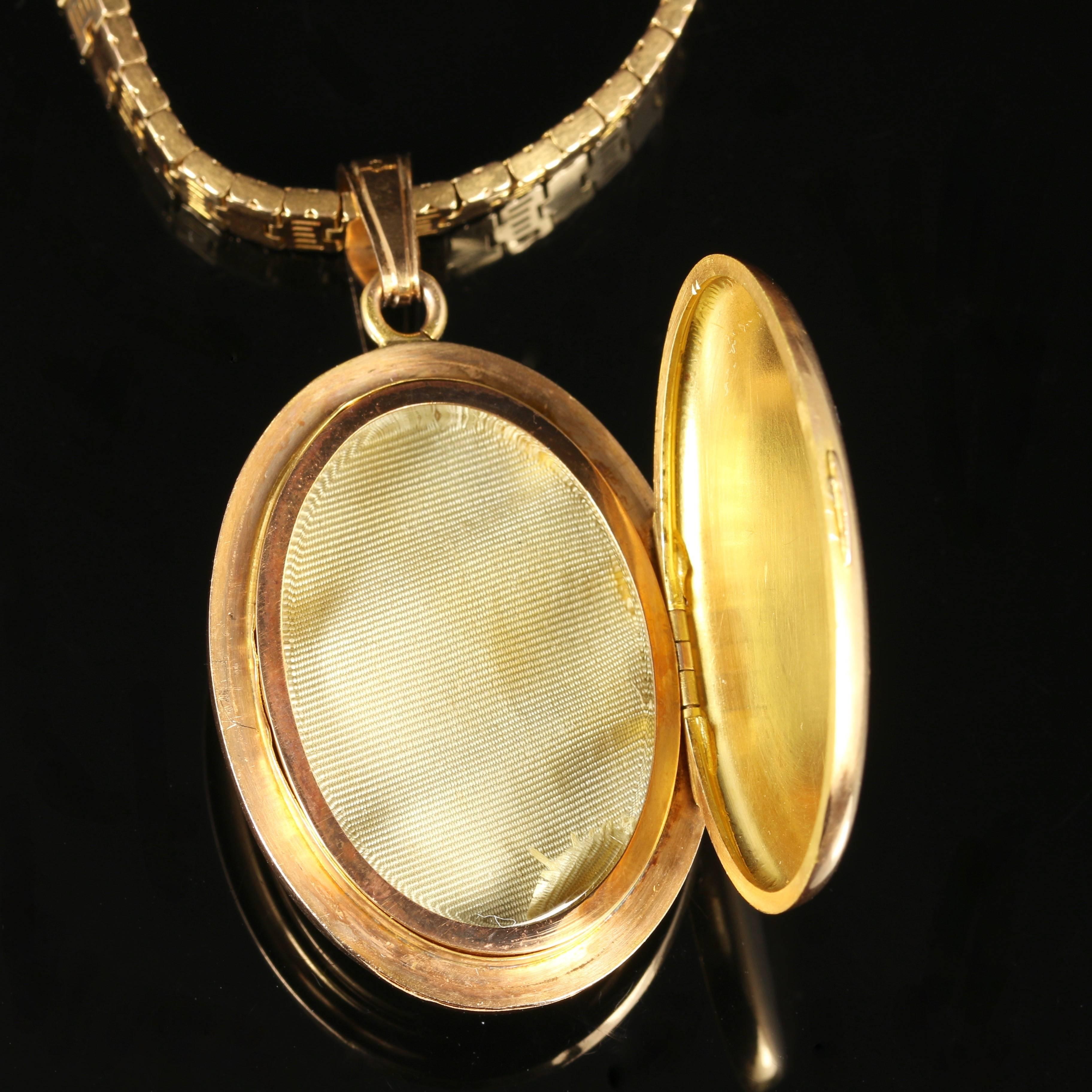 French Gold Collar and Diamond Locket 18 Carat Gold Encrusted, 1950 In Excellent Condition In Lancaster, Lancashire