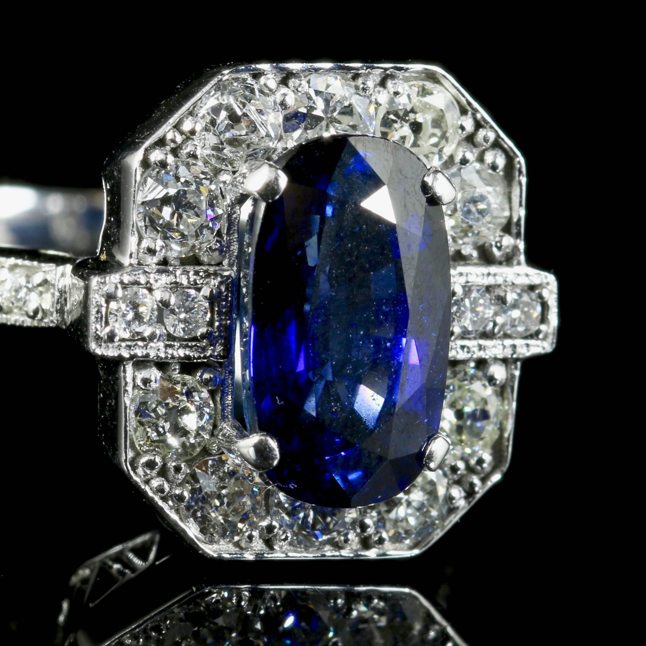 Sapphire Diamond 2.50 Carat Sapphire 1.30 Carat Diamond 18 Carat Gold Ring In Excellent Condition In Lancaster, Lancashire