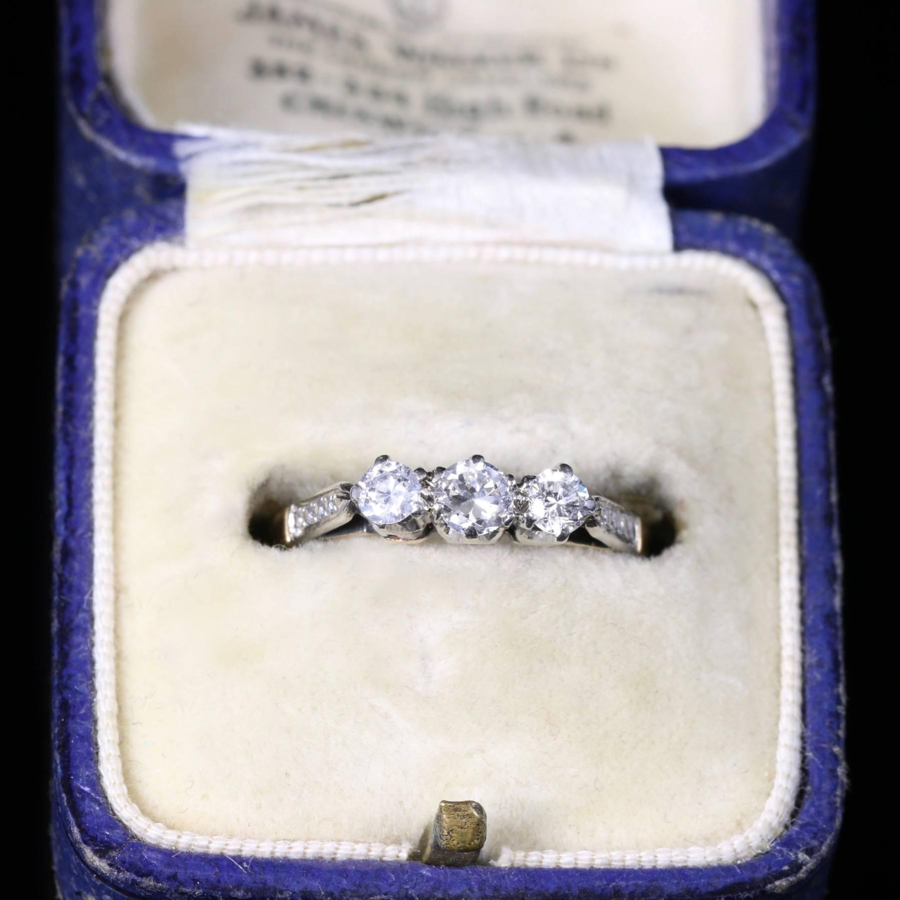 Antique Edwardian Diamond Trilogy,  circa 1915 Engagement Ring In Excellent Condition For Sale In Lancaster, Lancashire