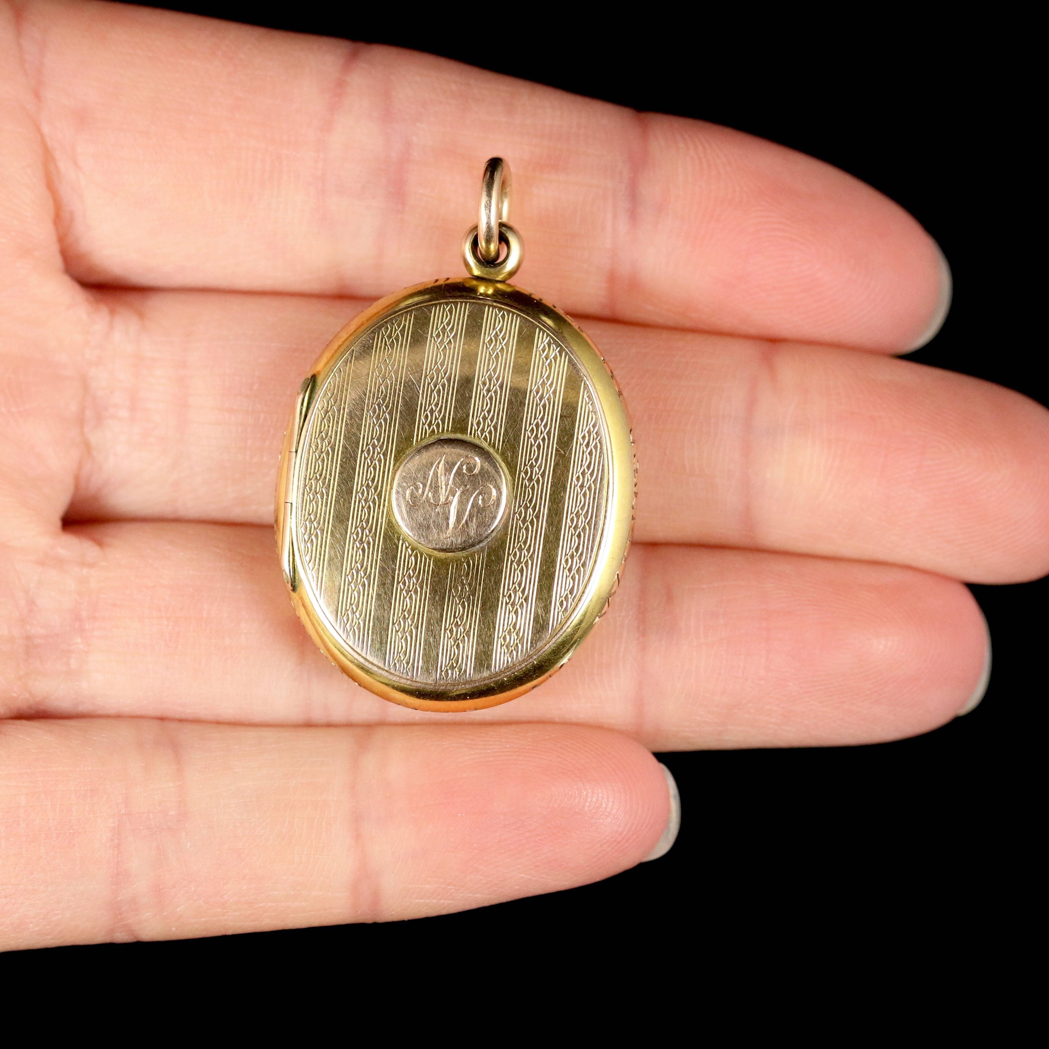 Antique Victorian Gold, circa 1900 Family Locket For Sale 6