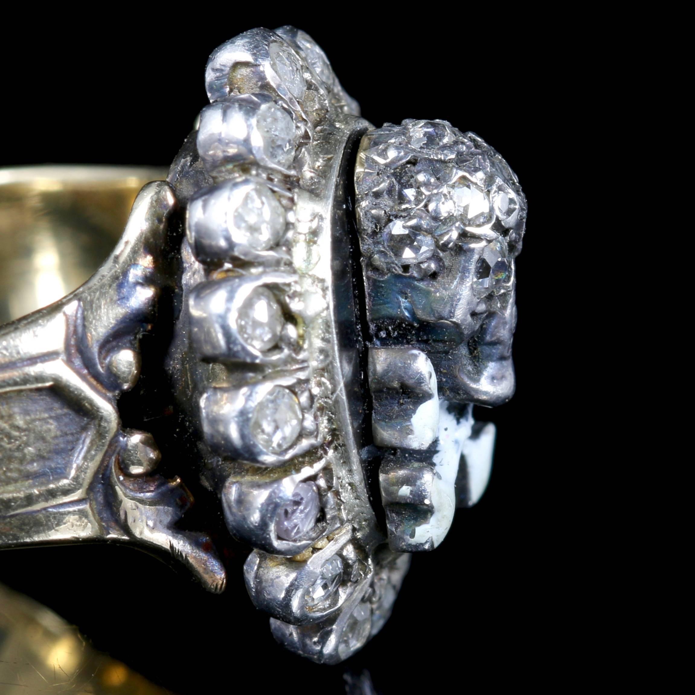 Modern Memento Mori Diamond Skull Cross Bone Diamond Ring 18 Carat Gold 3