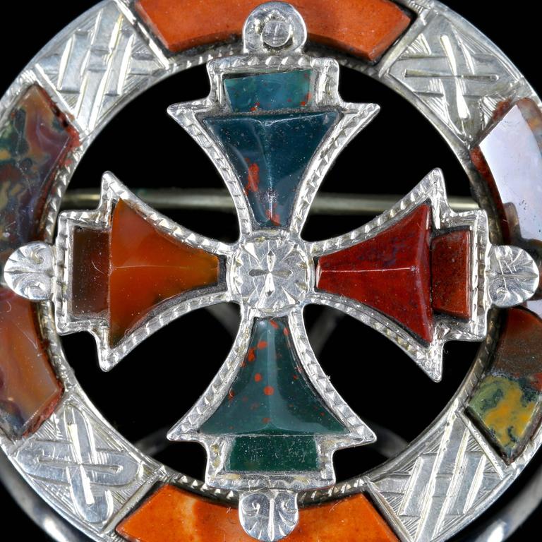 Broche Antique Écossaise Victoriem Argent Et Agate – C.1860 – Forme Serpentin