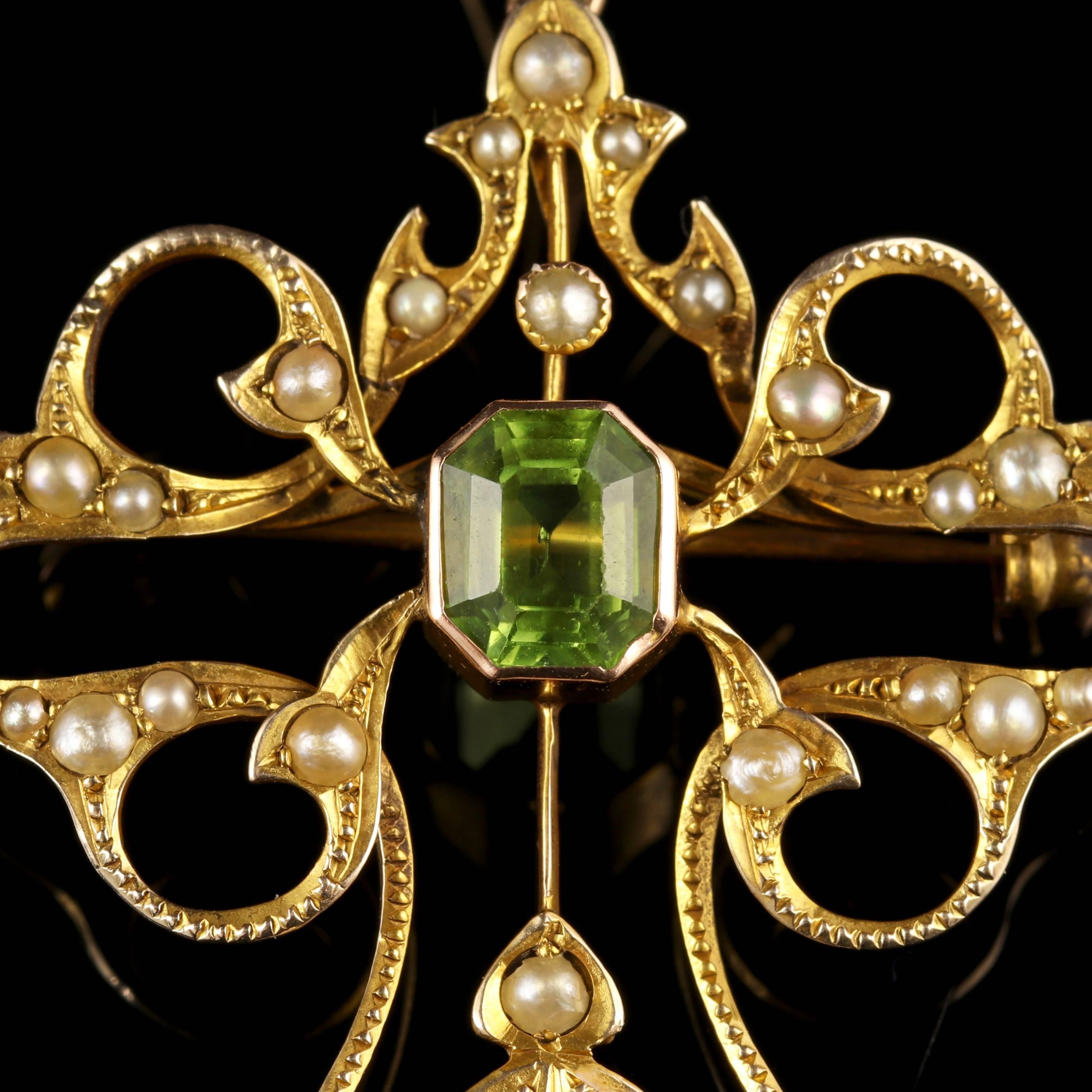 Antique Victorian Peridot 9 Carat Gold Pearl Pendant Brooch Necklace, circa 1900 In Excellent Condition For Sale In Lancaster, Lancashire