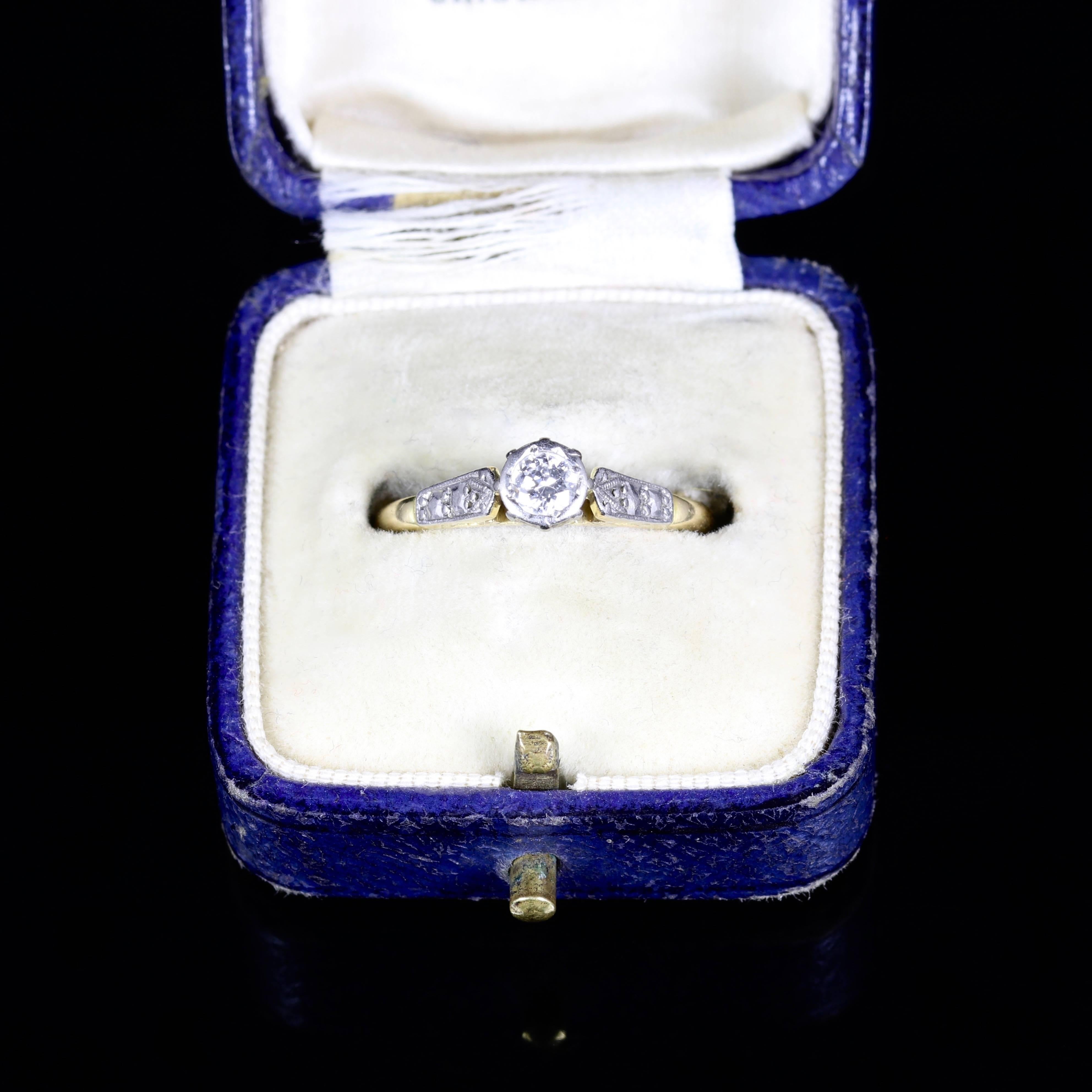 Antique Edwardian Diamond 18 Carat Gold, circa 1910 Engagement Ring For Sale 2