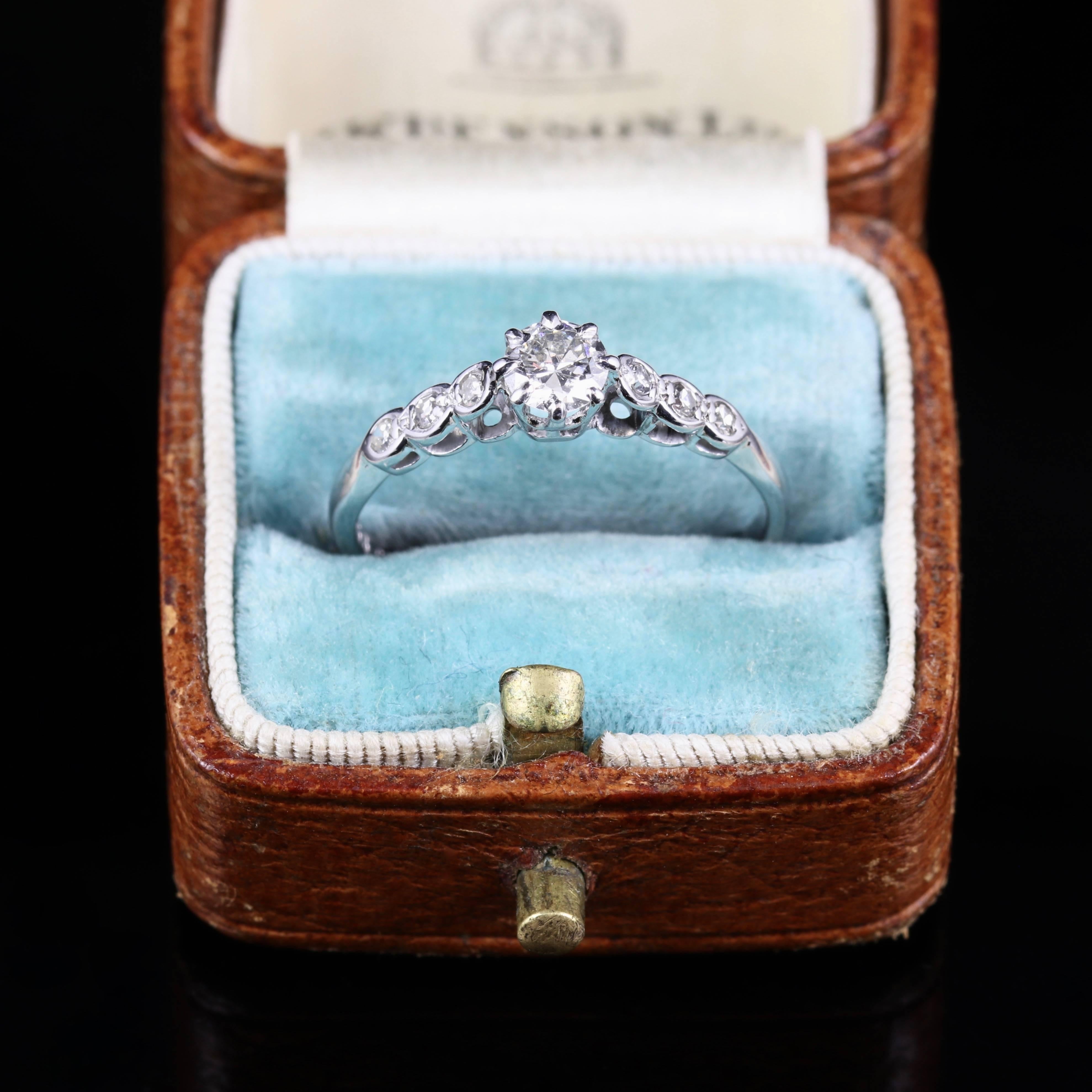 Antique Edwardian Diamond Engagement Ring 18 Carat White Gold, circa 1915 3