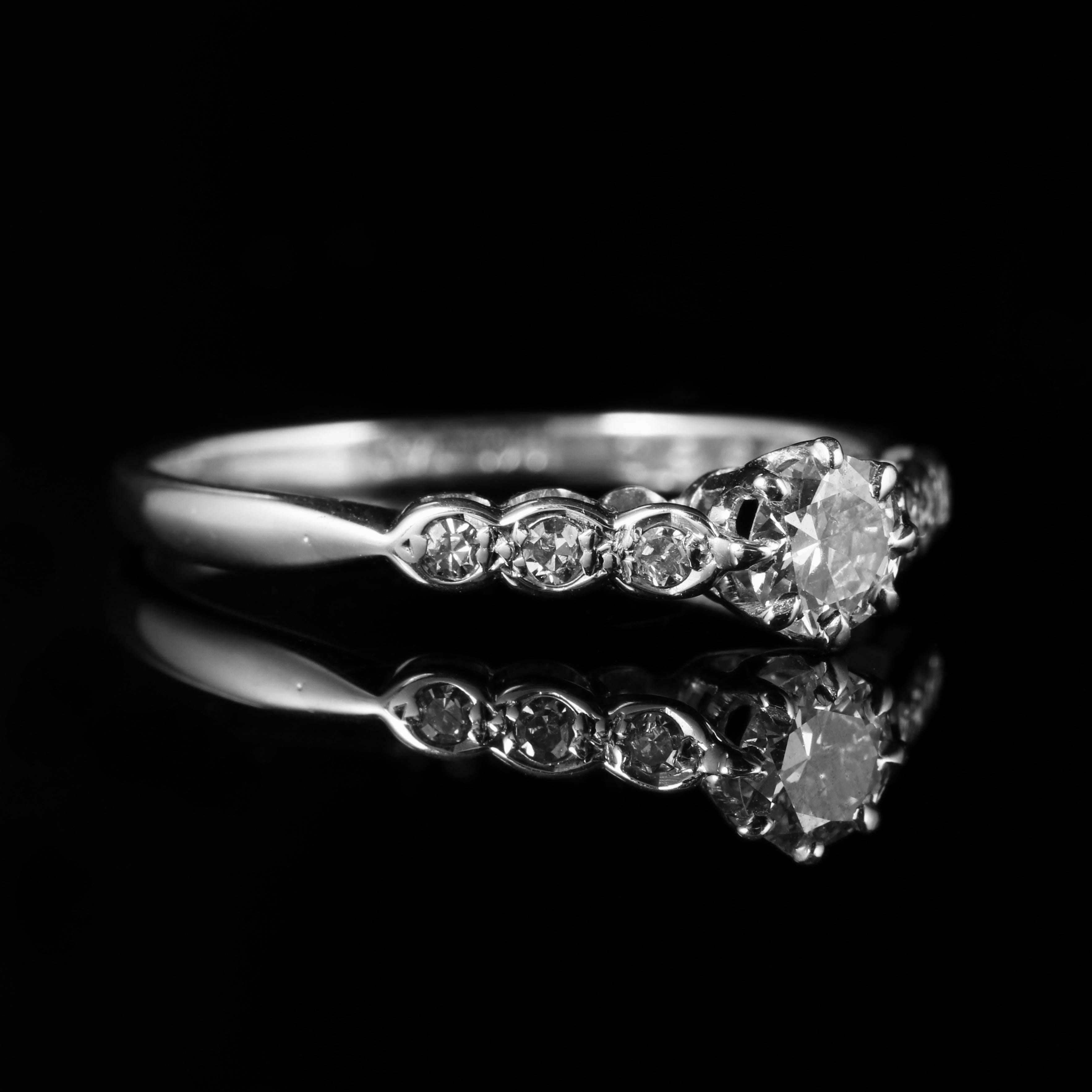 Women's Antique Edwardian Diamond Engagement Ring 18 Carat White Gold, circa 1915