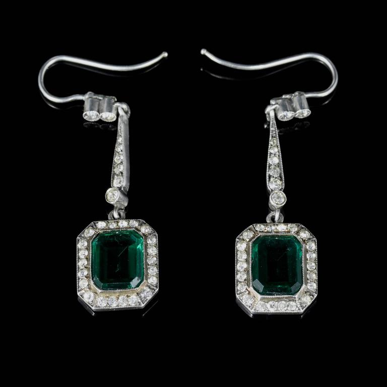 Antique Art Deco Long Green And White Paste Earrings 1920 At 1stdibs These Wonderful Long Art Deco Earrings Are Set In Sterling Silver And Steeped English History