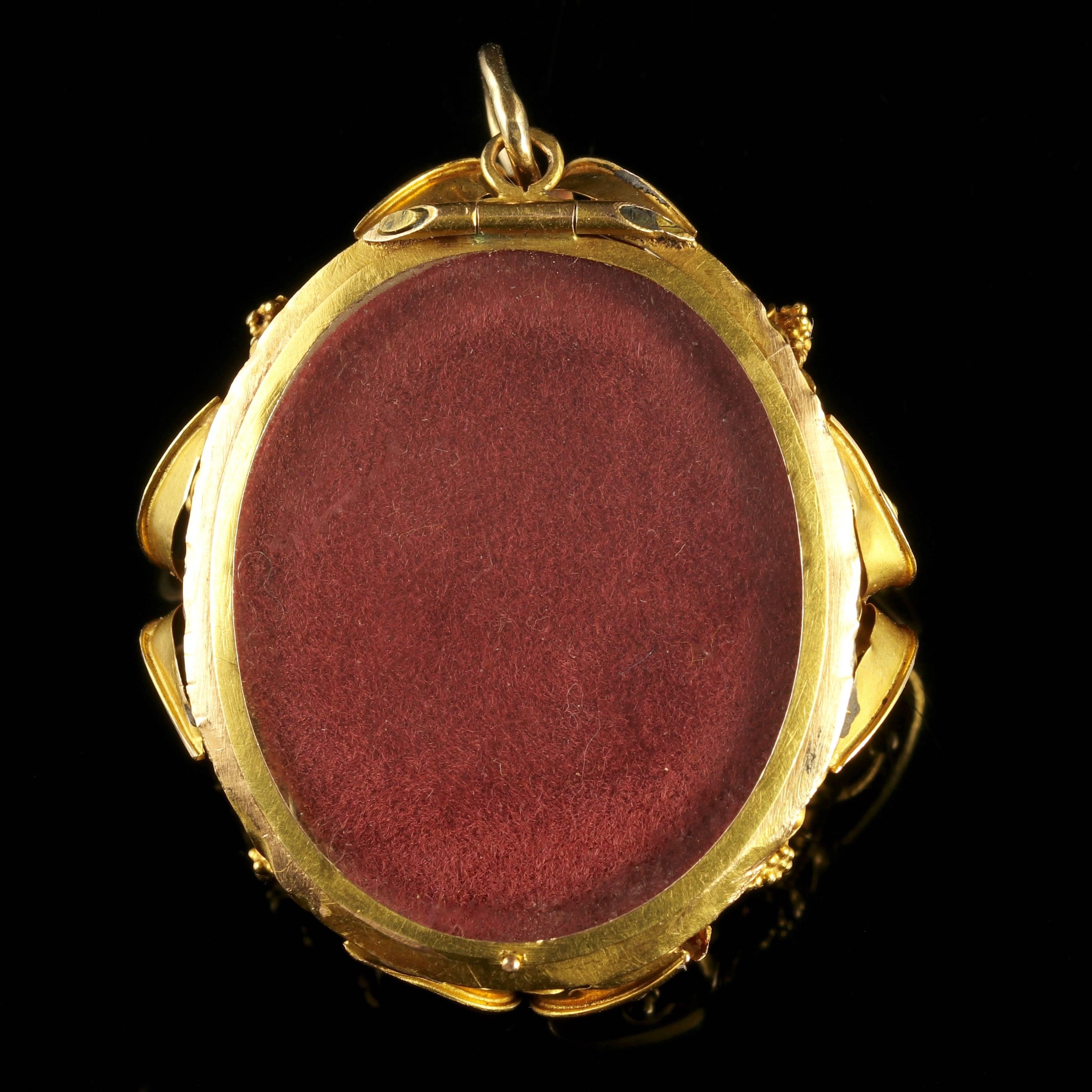 Antique Victorian Micro Mosaic Gold Locket In Excellent Condition In Lancaster, Lancashire