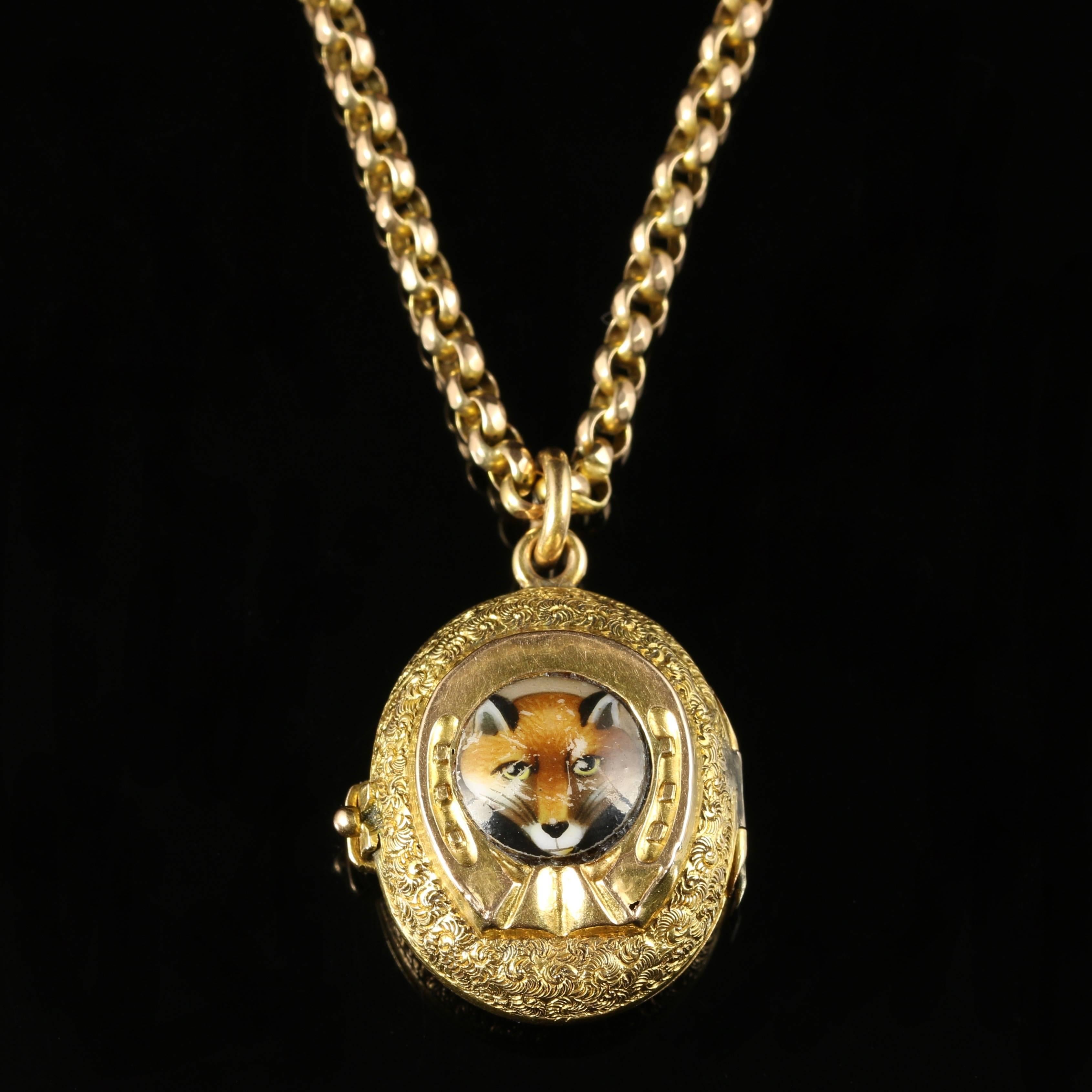 This is fabulous, a genuine Victorian 9ct Yellow Gold necklace and locket which depicts a hunting scene.

A porcelain hand painted fox sits in the centre of the locket with a horse shoe surrounding.

A buckle is displayed as the clasp on the side of