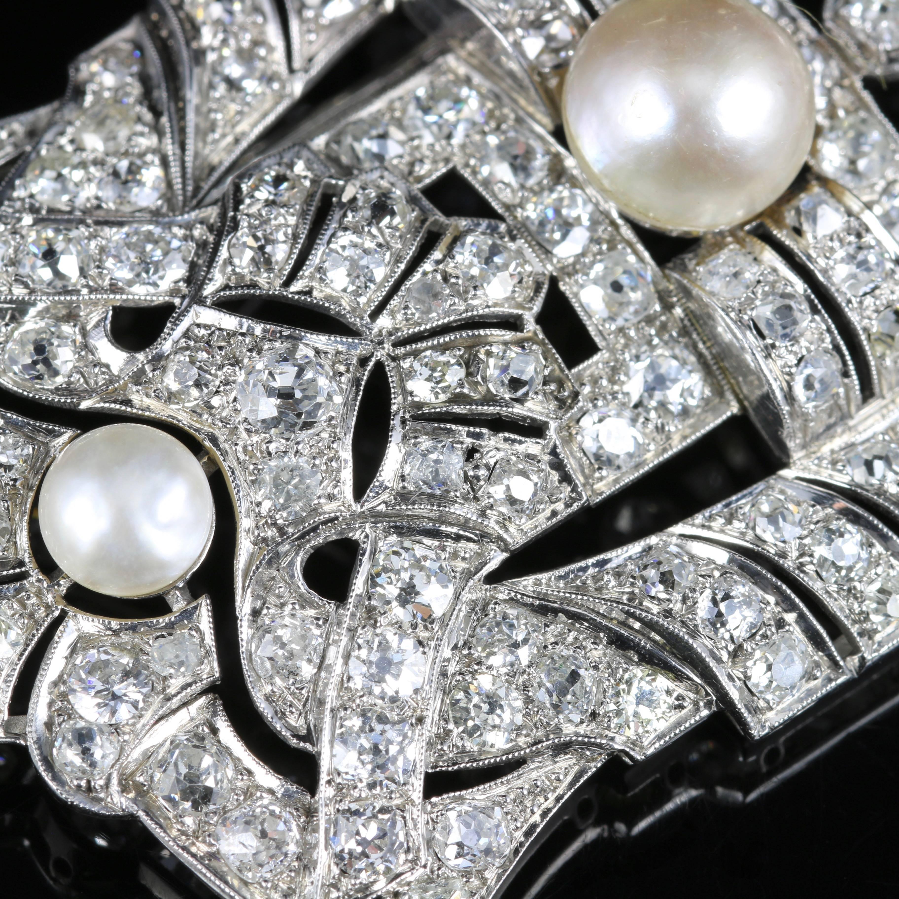 Women's Antique Art Deco Diamond Pearl 18 Carat White Gold 11 Carat of Diamonds Brooch For Sale