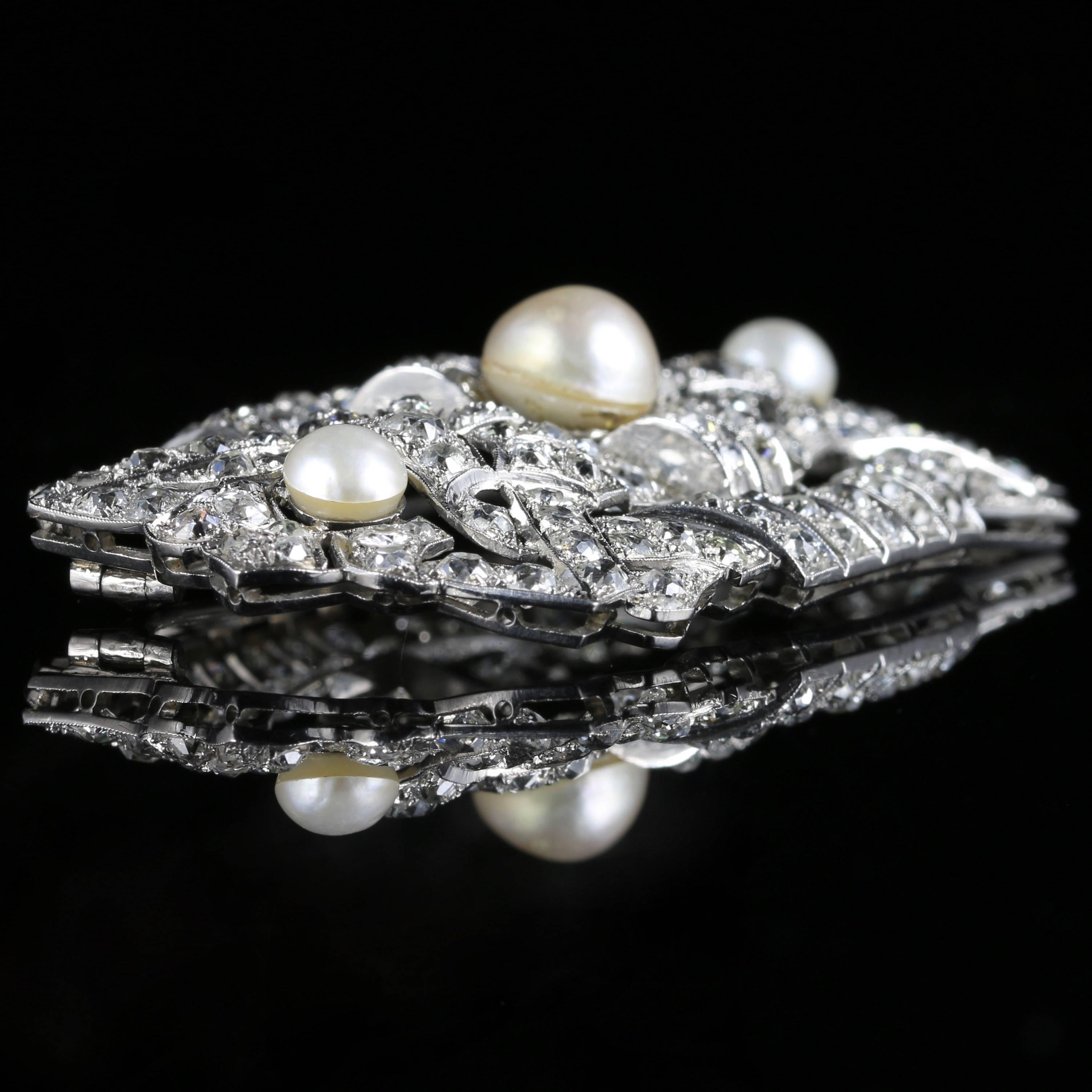 Antique Art Deco Diamond Pearl 18 Carat White Gold 11 Carat of Diamonds Brooch For Sale 1
