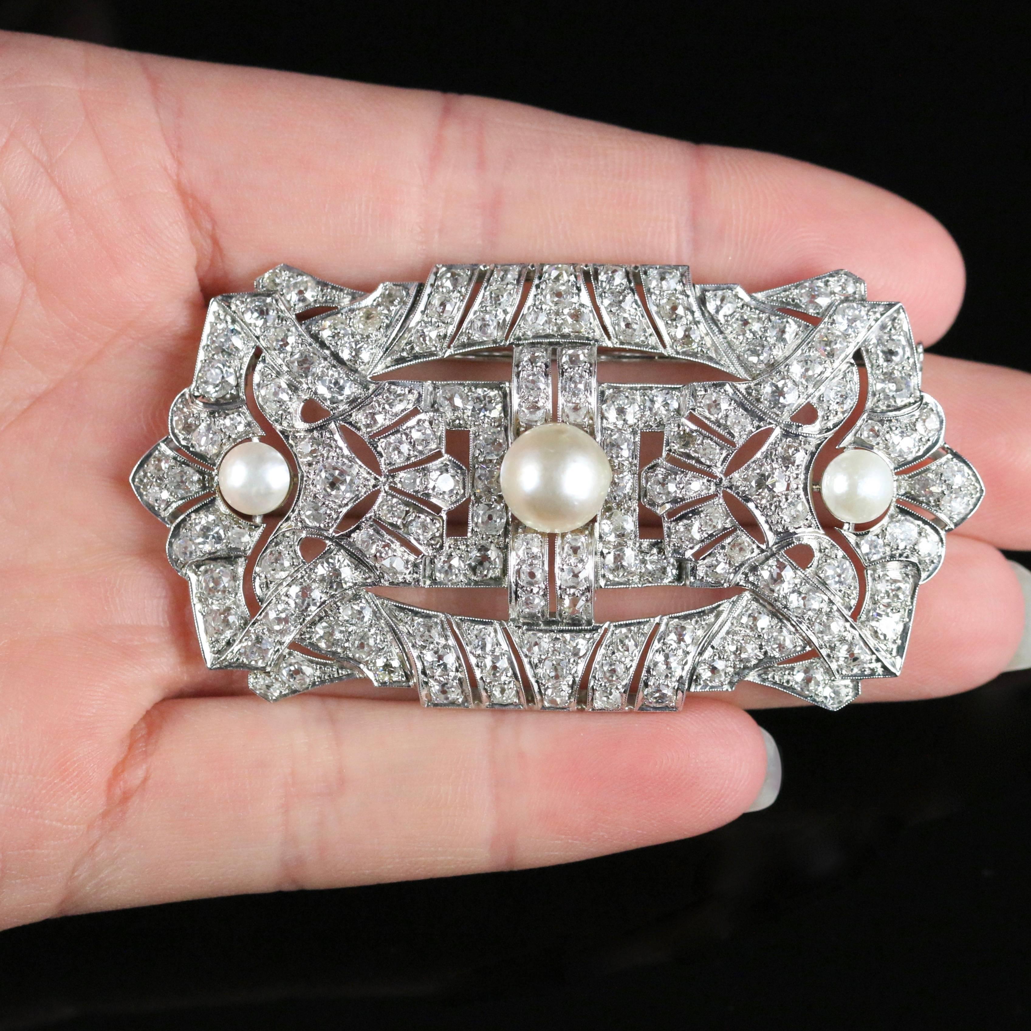 Antique Art Deco Diamond Pearl 18 Carat White Gold 11 Carat of Diamonds Brooch For Sale 4