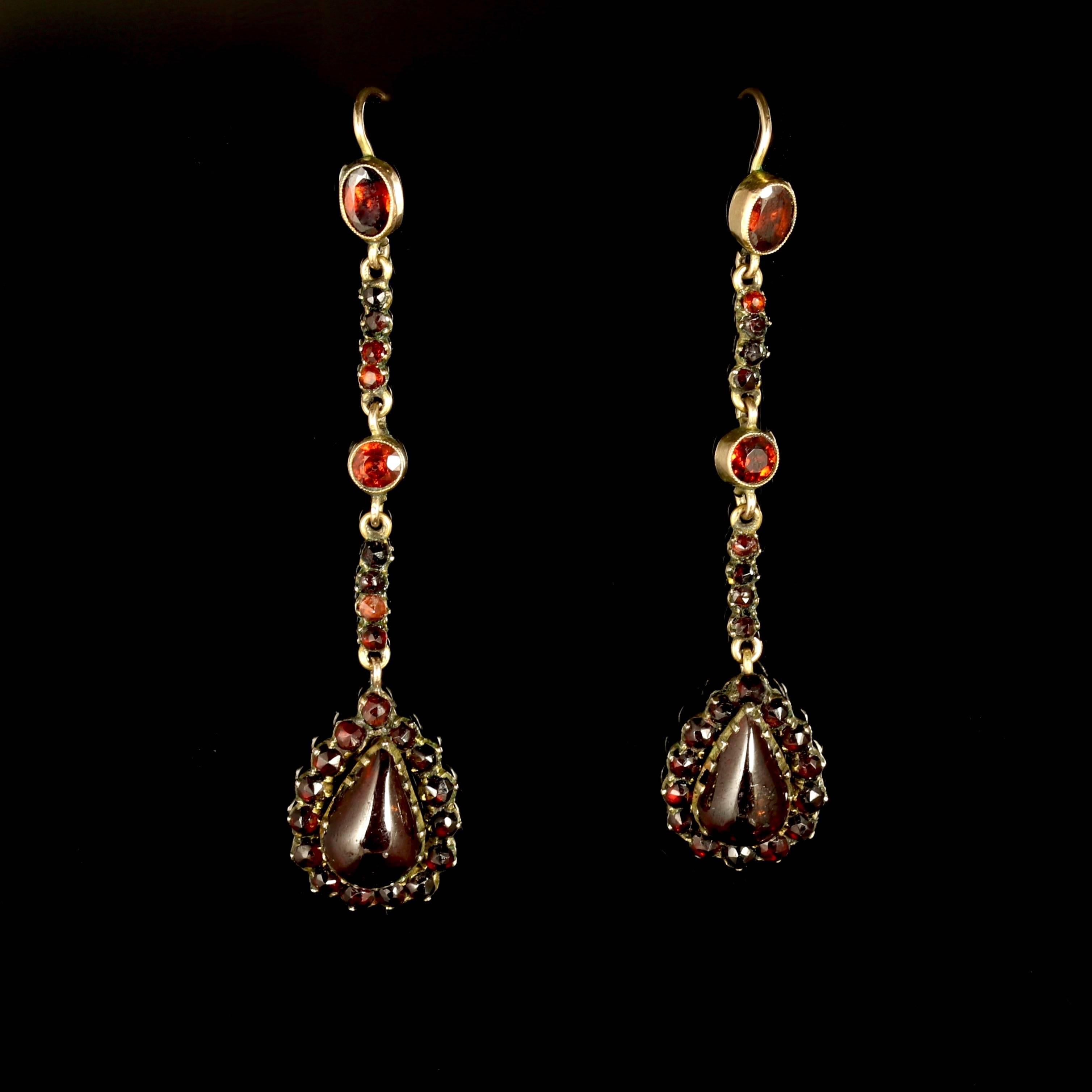 Antique Victorian Garnet Gold Long Earrings, circa 1900 In Excellent Condition In Lancaster, Lancashire