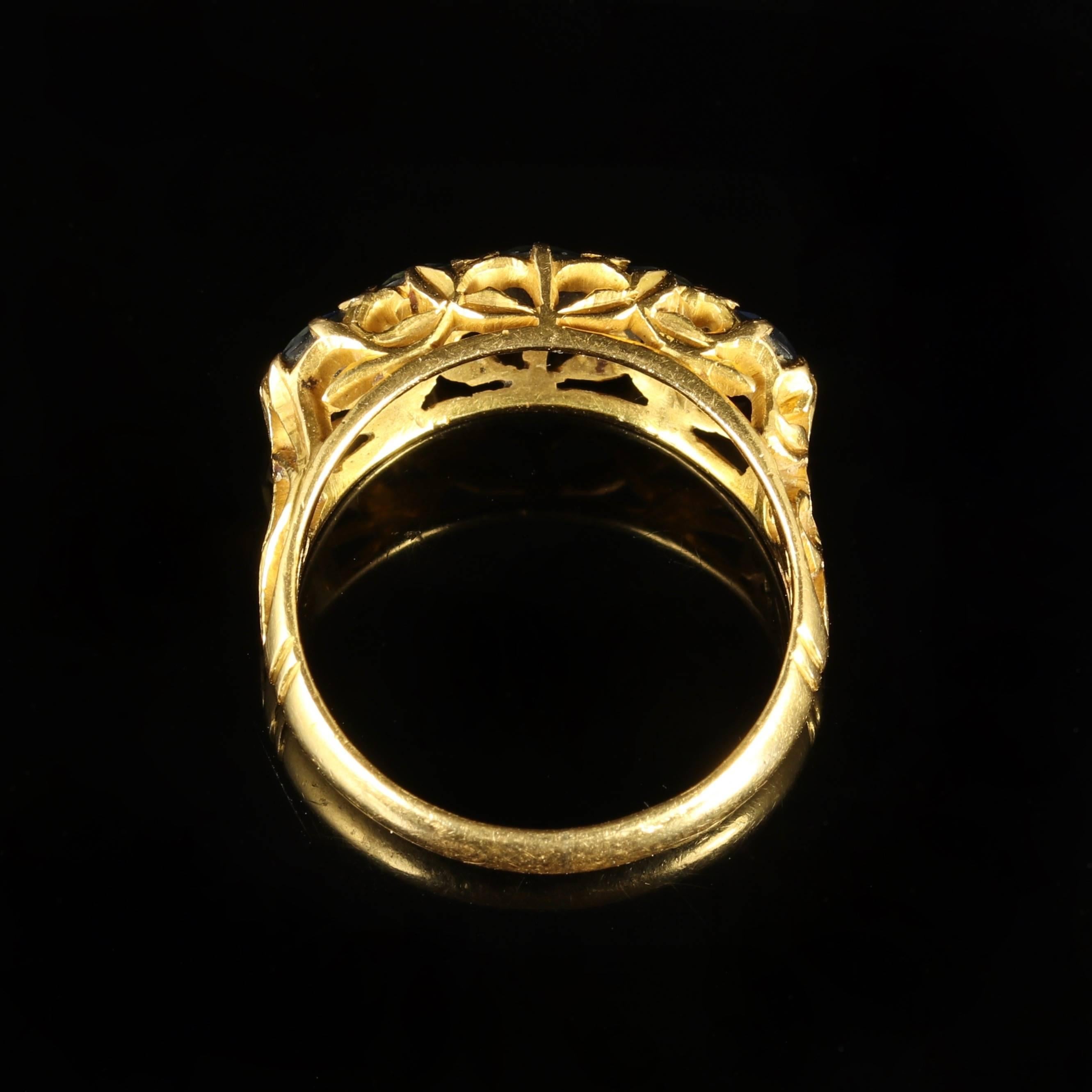Antique Victorian Sapphire Gold Ring 18 Carat, circa 1900 1
