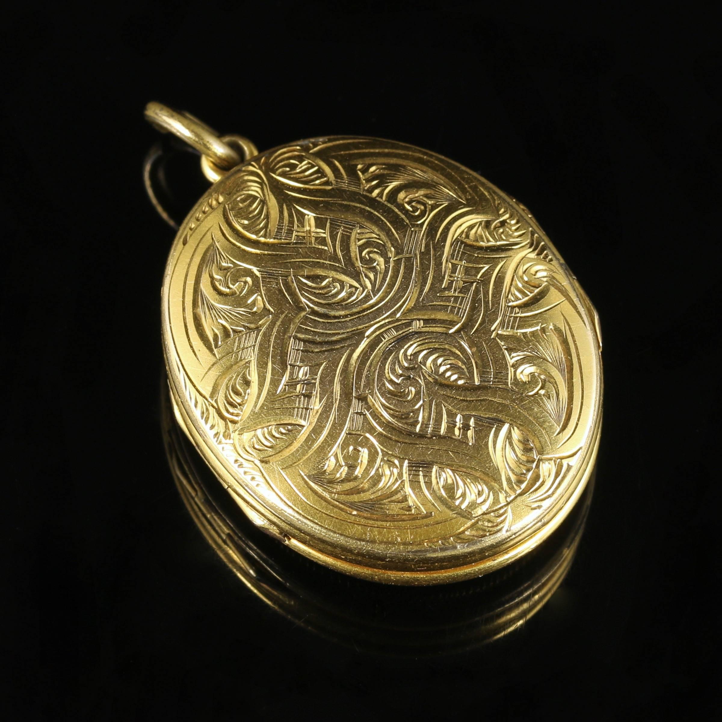 Antique Victorian Gold Family Locket, circa 1900 In Excellent Condition In Lancaster, Lancashire