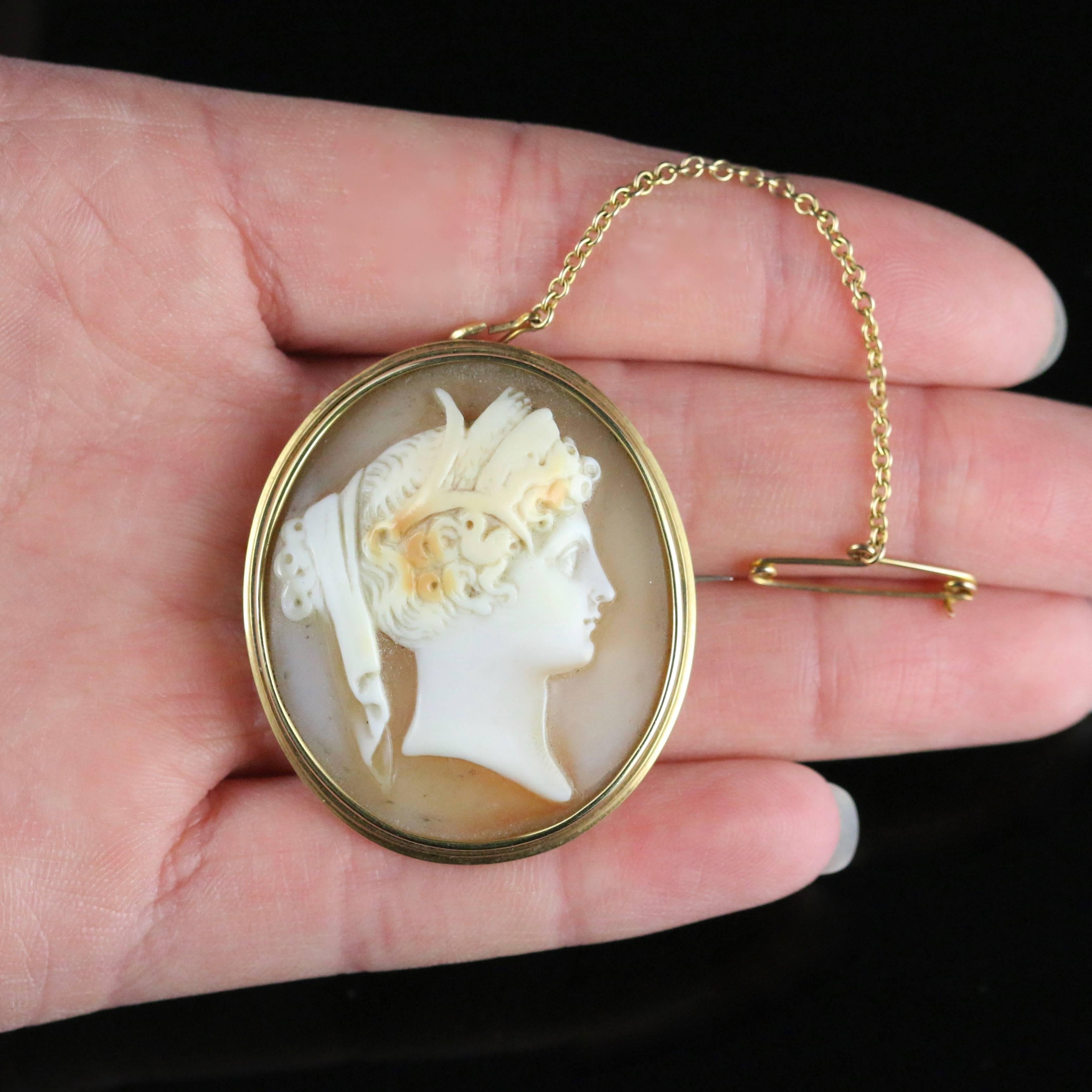 Antique Victorian Cameo Gold Brooch, circa 1860 For Sale 4