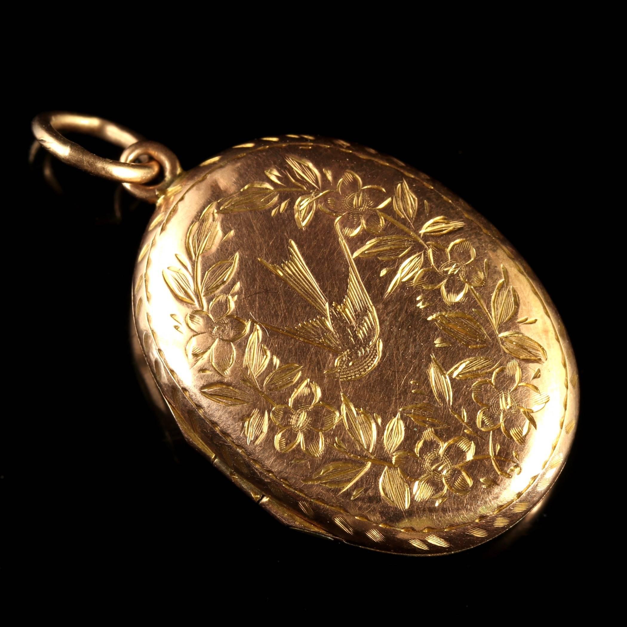 Antique Edwardian Rose Gold Locket Dated Chester, 1911 In Excellent Condition In Lancaster, Lancashire