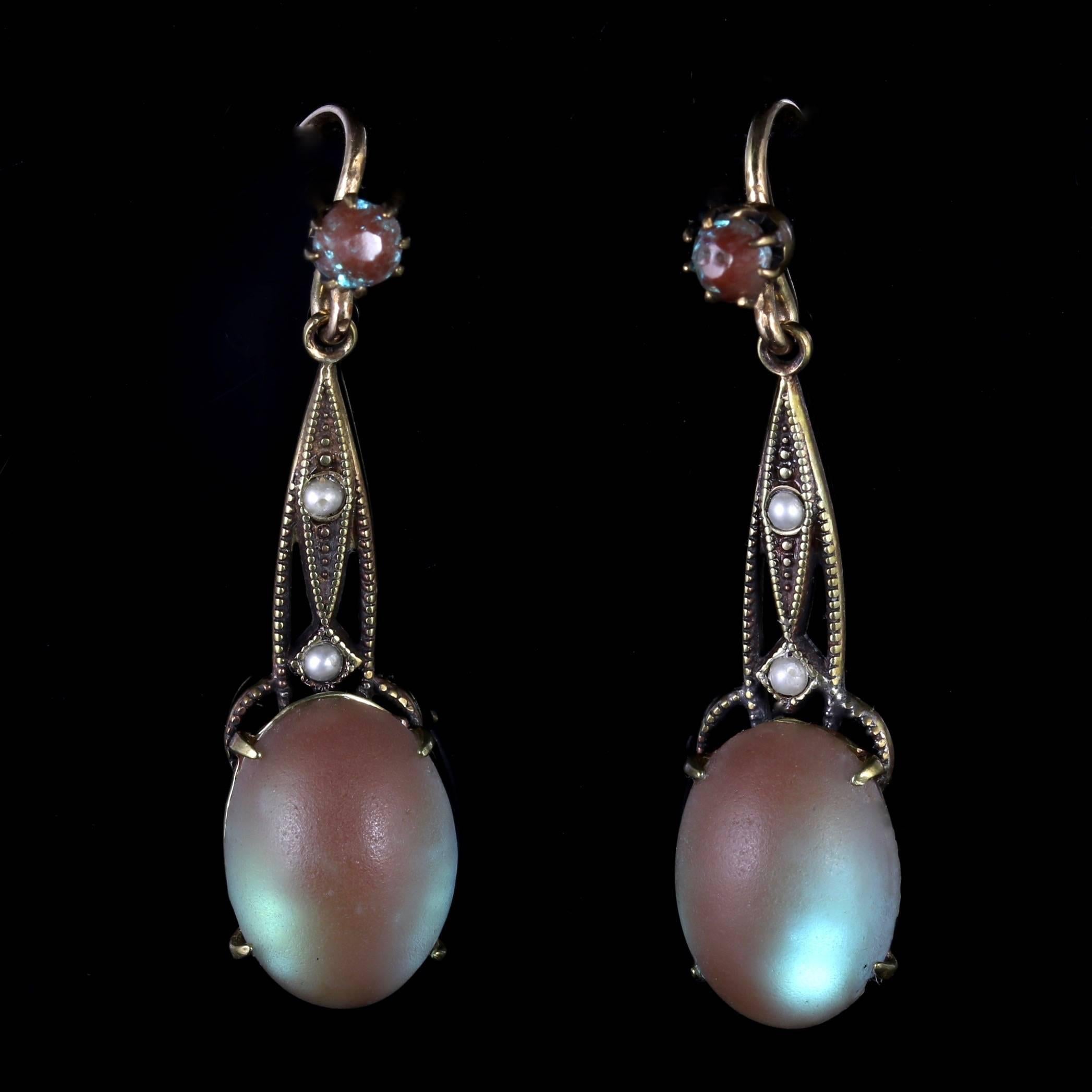 These genuine Victorian Saphiret and Pearl dropper earrings are absolutely fabulous.

The earrings are set in Silver gilded in 9ct Gold.

The Saphiret have the most beautiful glowing hue.

Saphiret is an early glass used in jewellery making and was
