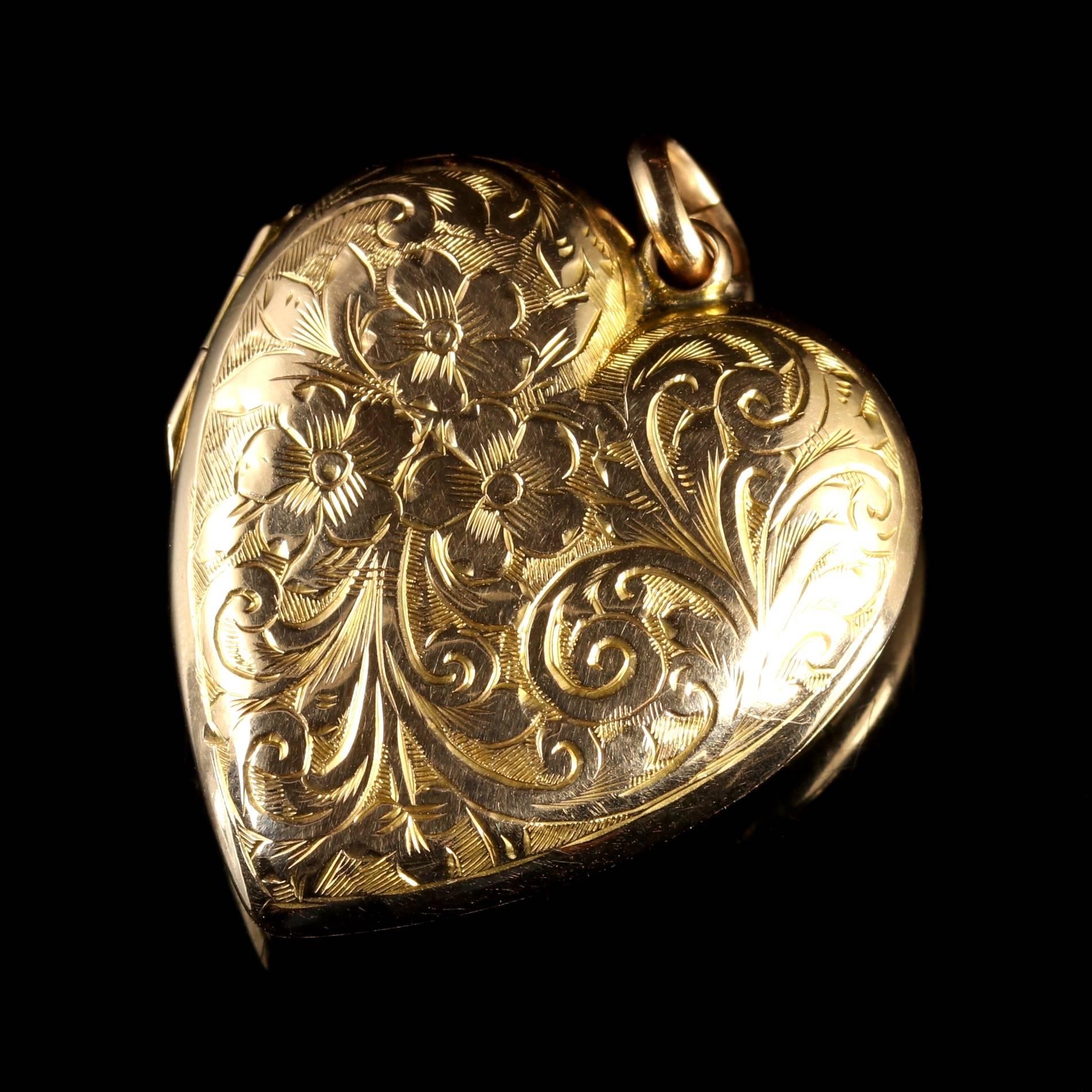 Antique Victorian Gold Heart Pendant Locket Forget Me Not, circa 1900 3